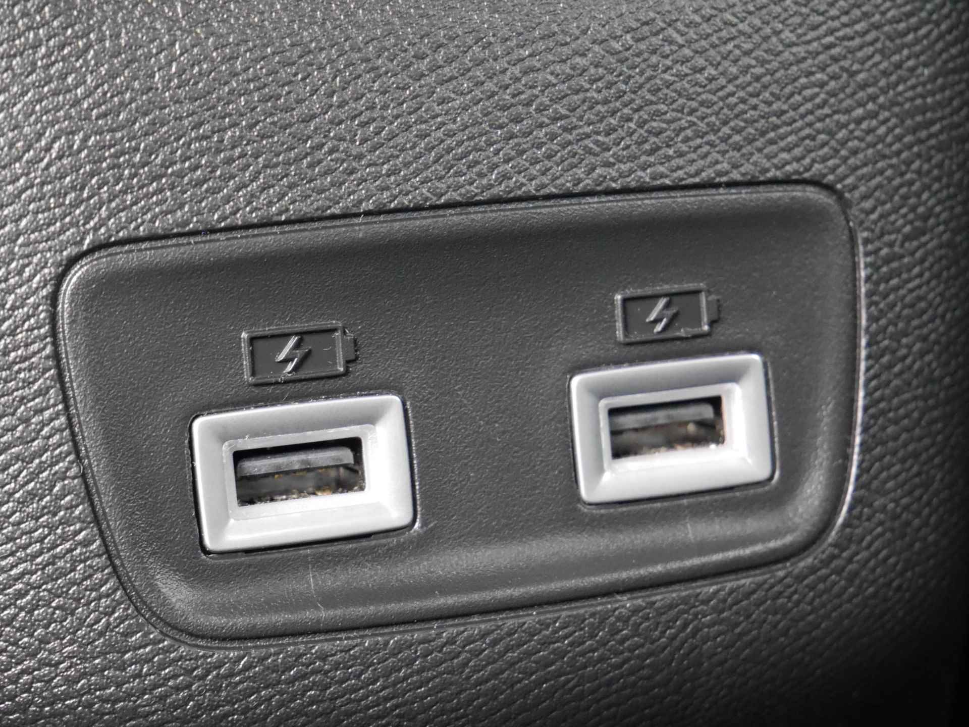 Peugeot 208 1.2 PureTech GT 130pk Automaat | Stoelverwarming | Navigatie | Dodehoekdetectie | LED - 17/59