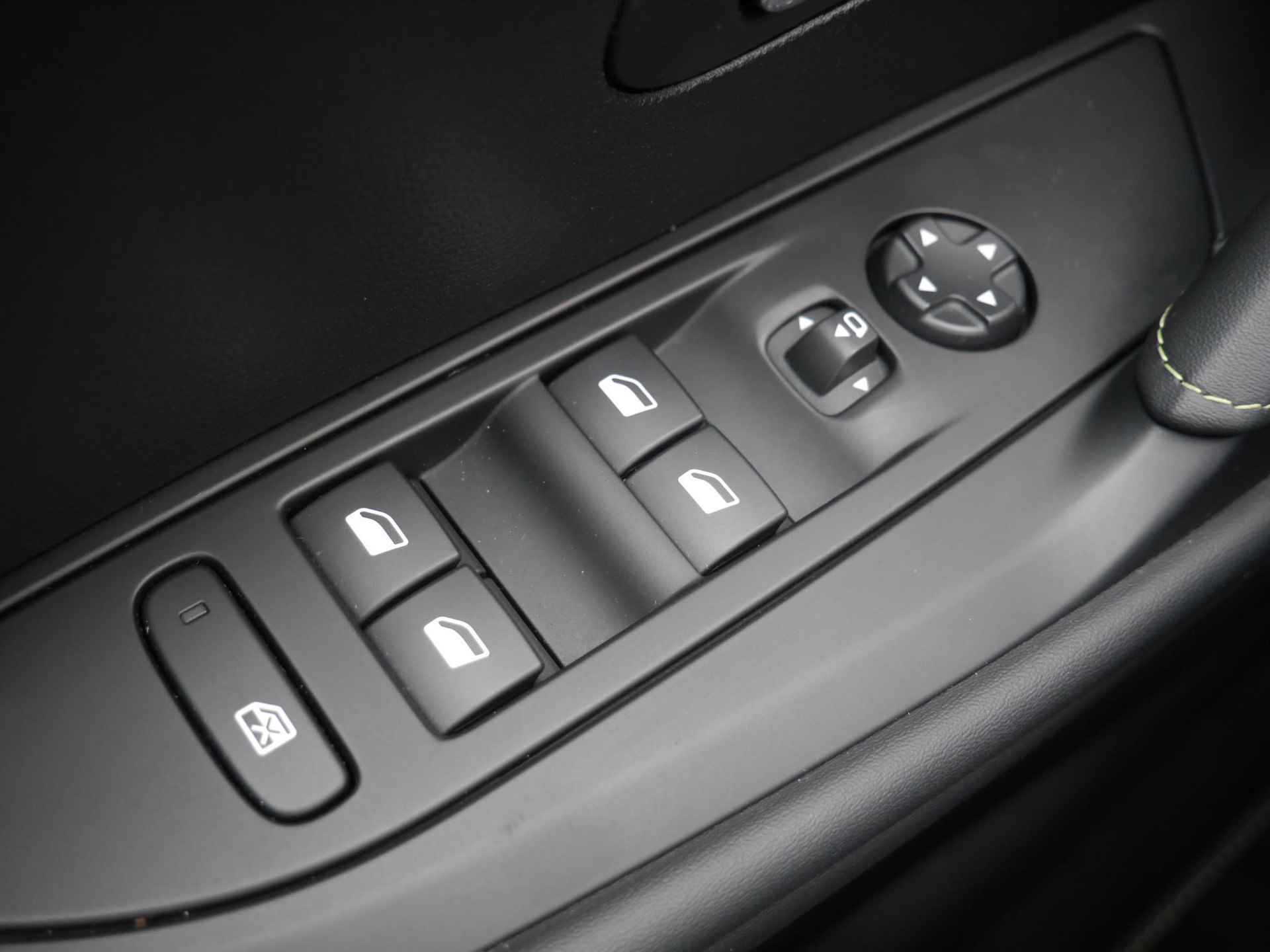 Peugeot 208 1.2 PureTech GT 130pk Automaat | Stoelverwarming | Navigatie | Dodehoekdetectie | LED - 20/59