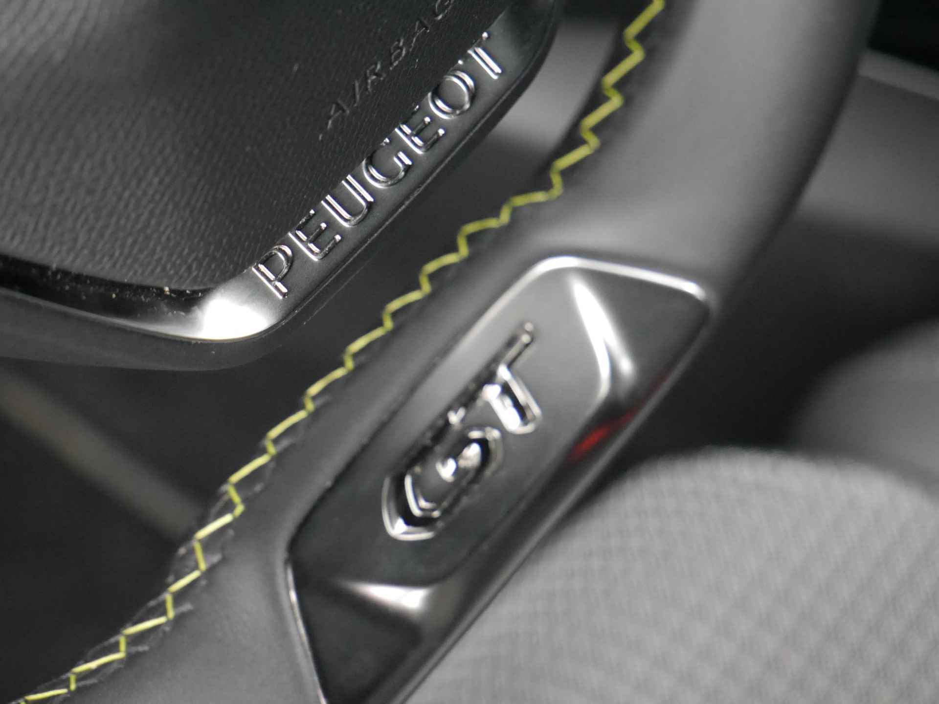 Peugeot 208 1.2 PureTech GT 130pk Automaat | Stoelverwarming | Navigatie | Dodehoekdetectie | LED - 27/59