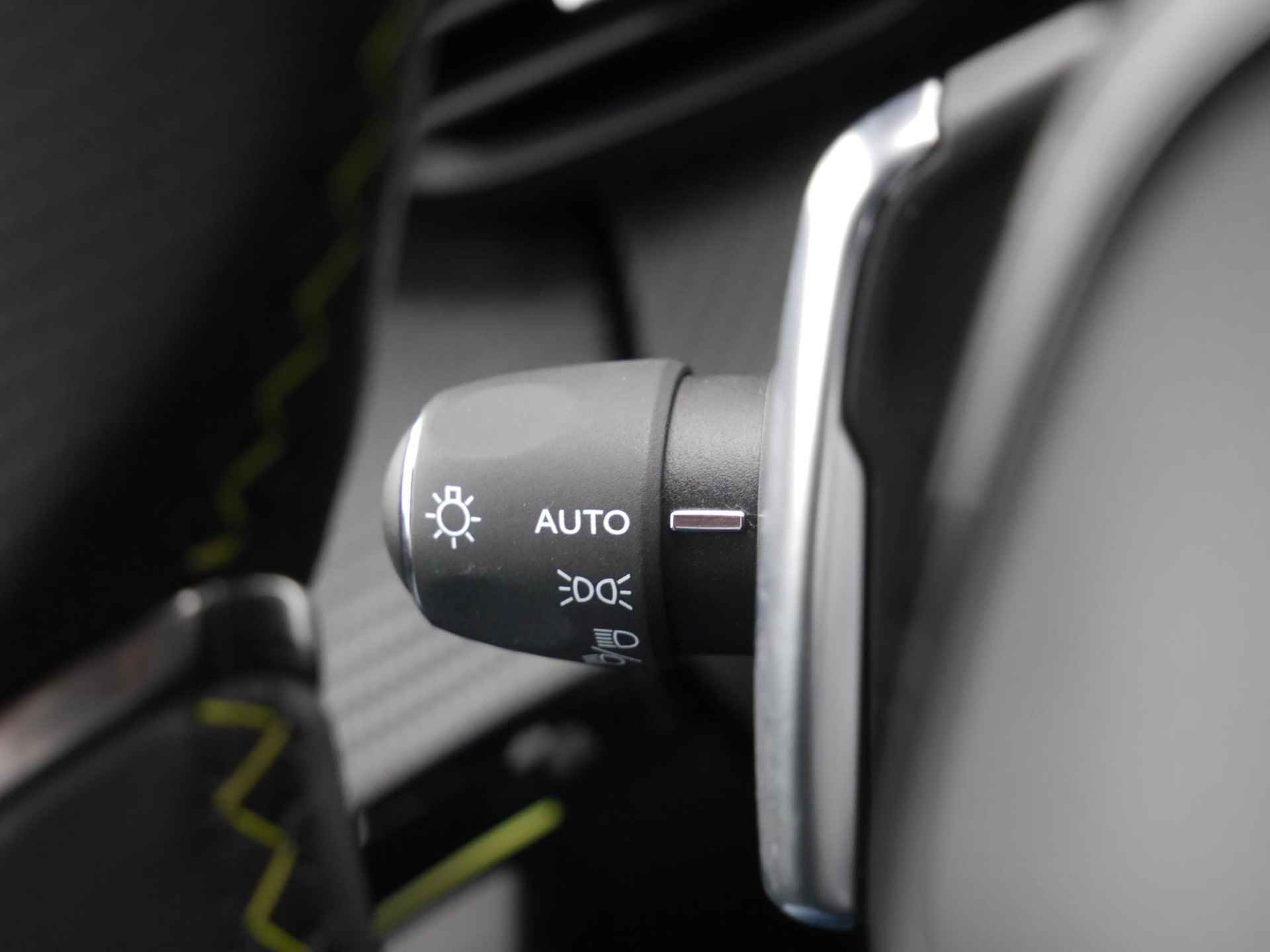 Peugeot 208 1.2 PureTech GT 130pk Automaat | Stoelverwarming | Navigatie | Dodehoekdetectie | LED - 28/59