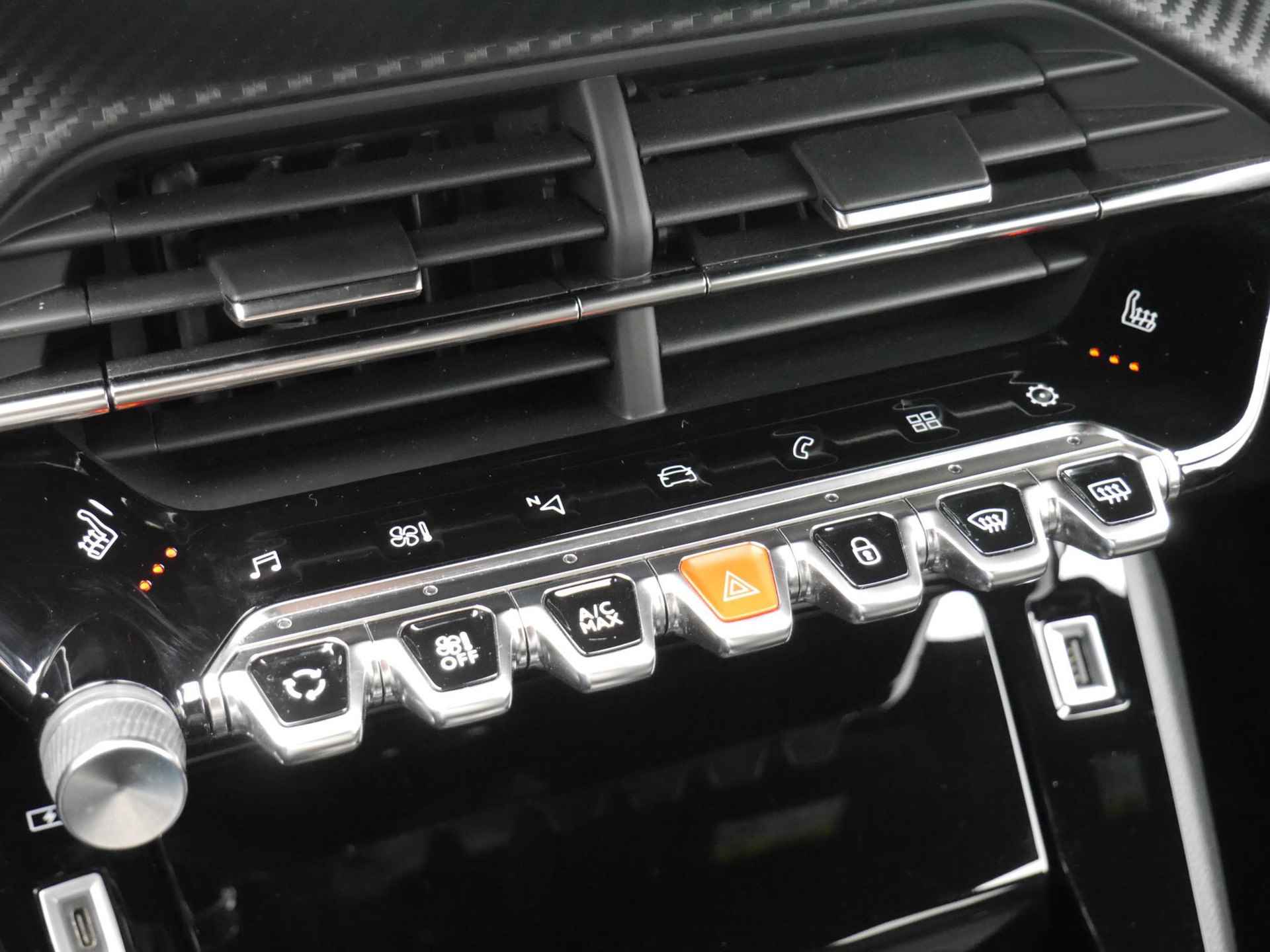 Peugeot 208 1.2 PureTech GT 130pk Automaat | Stoelverwarming | Navigatie | Dodehoekdetectie | LED - 38/59