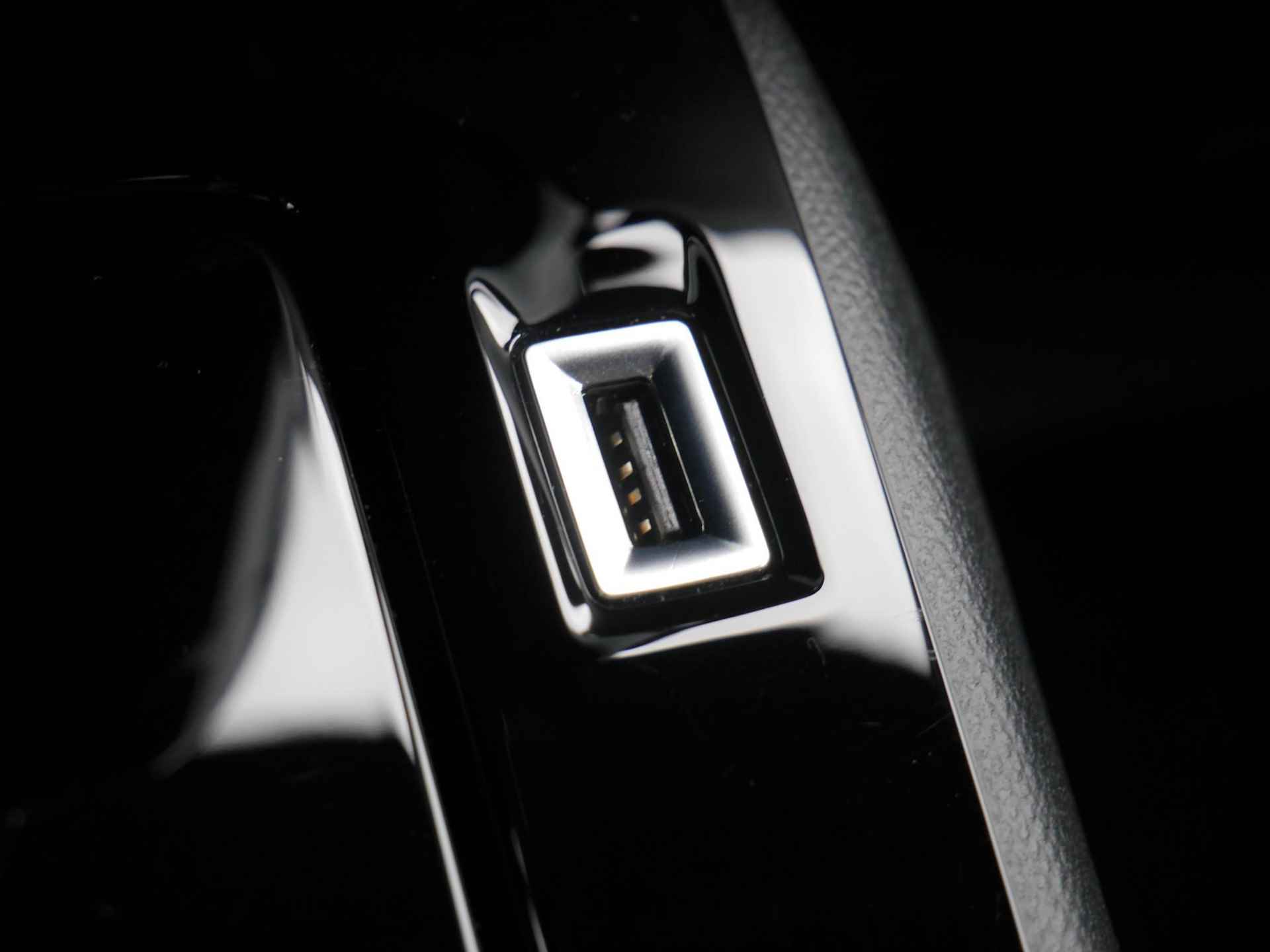 Peugeot 208 1.2 PureTech GT 130pk Automaat | Stoelverwarming | Navigatie | Dodehoekdetectie | LED - 43/59