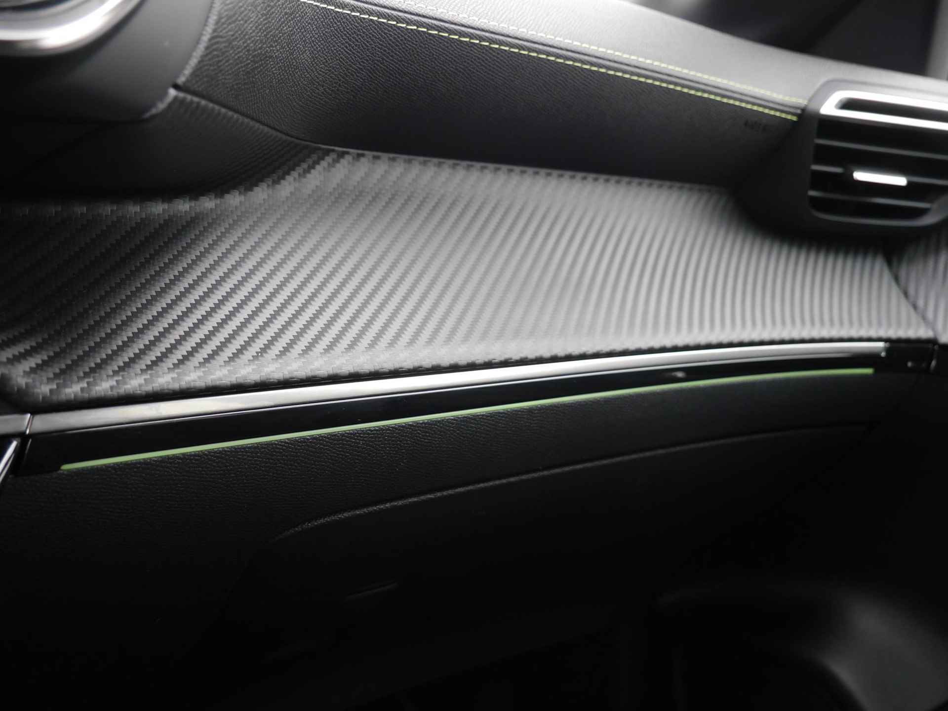 Peugeot 208 1.2 PureTech GT 130pk Automaat | Stoelverwarming | Navigatie | Dodehoekdetectie | LED - 46/59