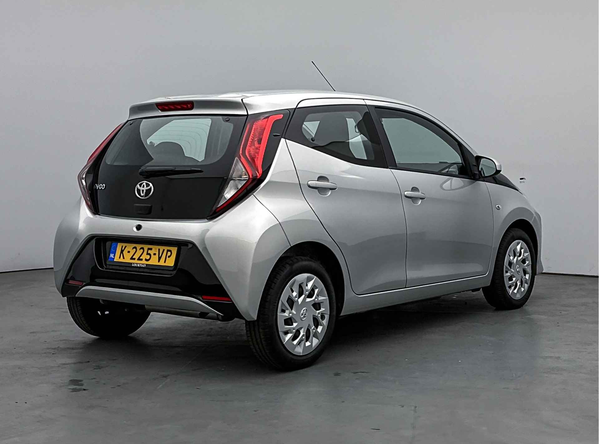 Toyota Aygo 1.0 VVT-i x-play | 1e Eigenaar | BTW | Camera | Airco | Apple Carplay/Android Auto | - 3/44