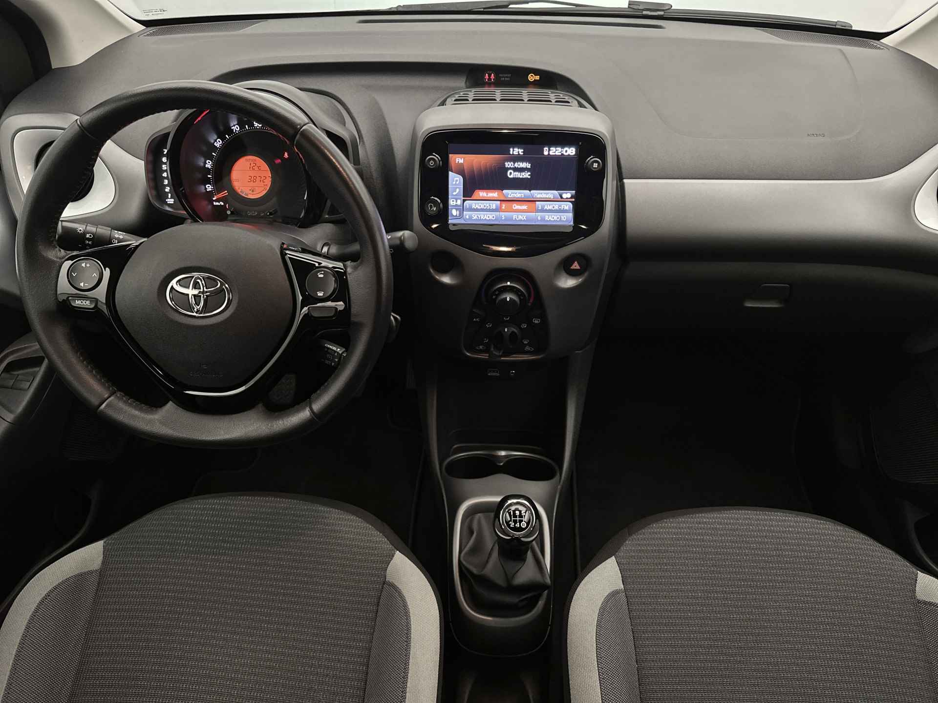 Toyota Aygo 1.0 VVT-i x-play | 1e Eigenaar | BTW | Camera | Airco | Apple Carplay/Android Auto | - 6/44