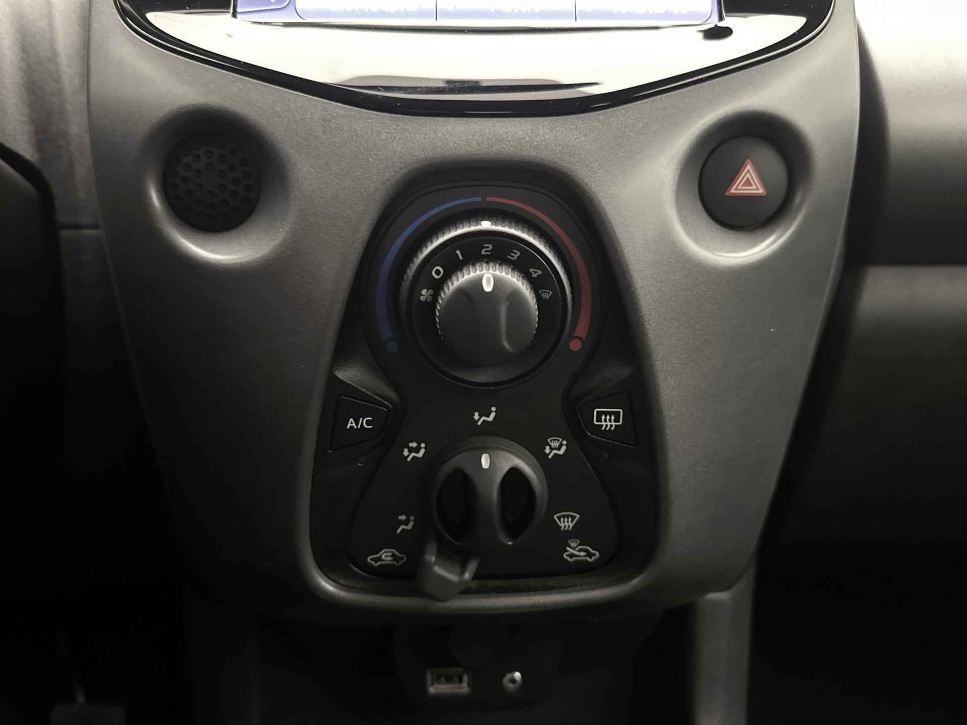 Toyota Aygo 1.0 VVT-i x-play | 1e Eigenaar | BTW | Camera | Airco | Apple Carplay/Android Auto | - 13/44