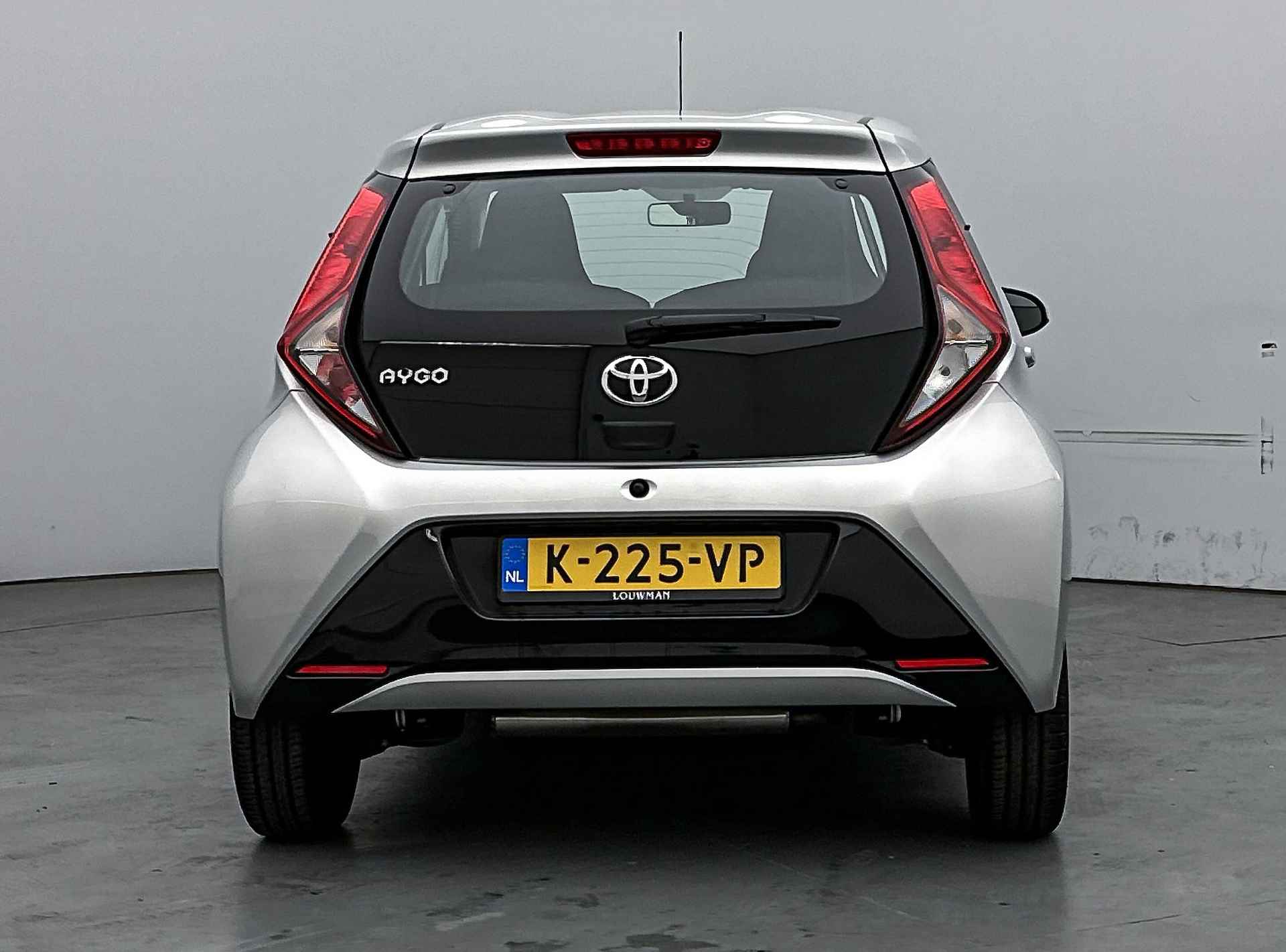 Toyota Aygo 1.0 VVT-i x-play | 1e Eigenaar | BTW | Camera | Airco | Apple Carplay/Android Auto | - 30/44