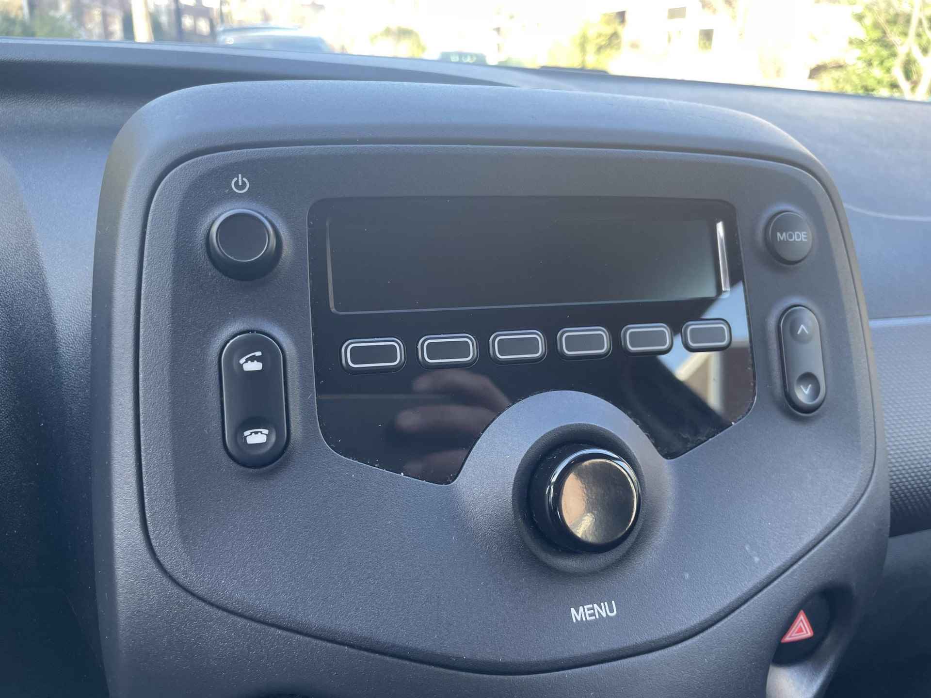 Toyota Aygo 1.0 VVT-i x-fun l Airco l Bluetooth - 15/17