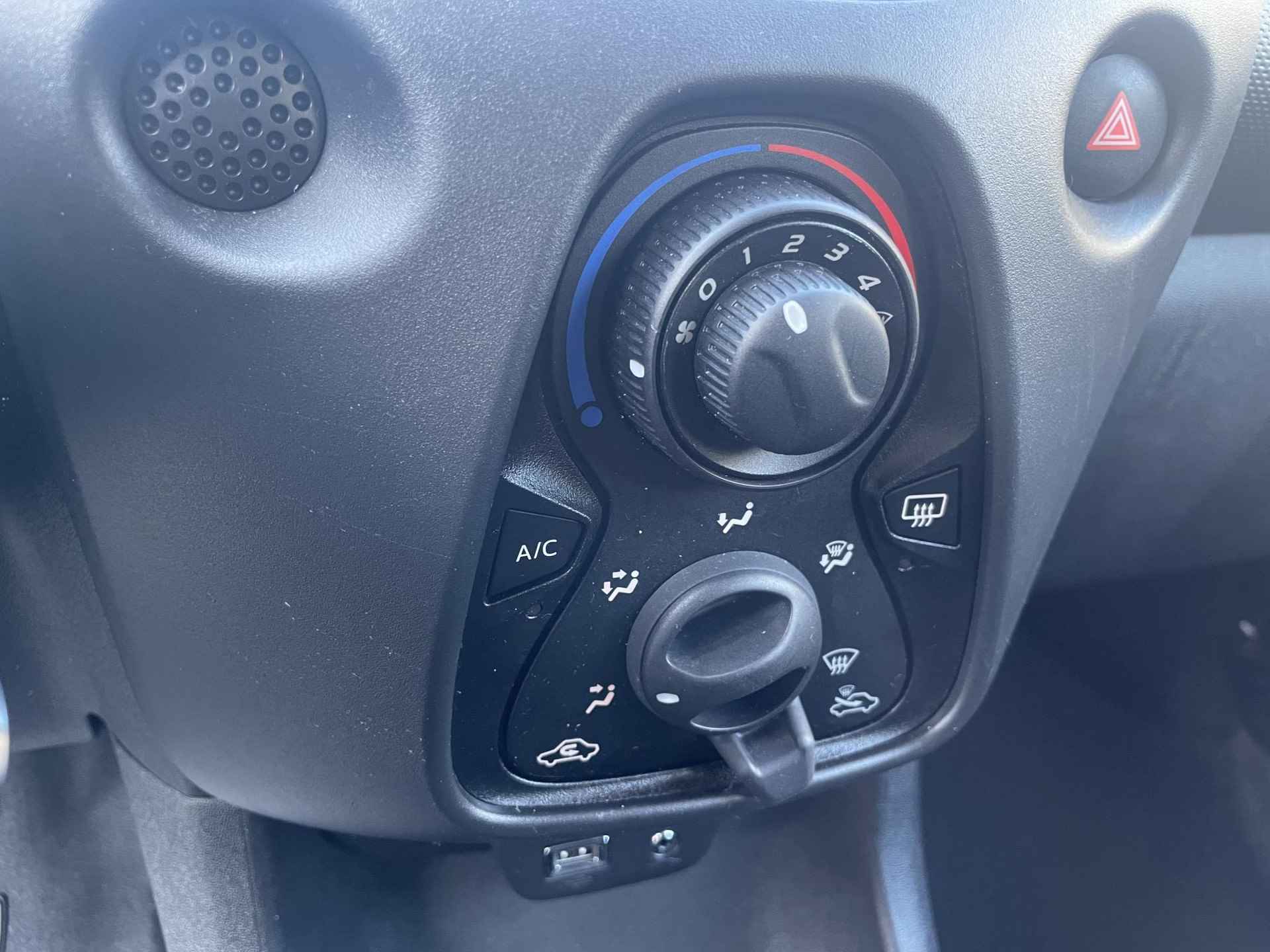 Toyota Aygo 1.0 VVT-i x-fun l Airco l Bluetooth - 16/17