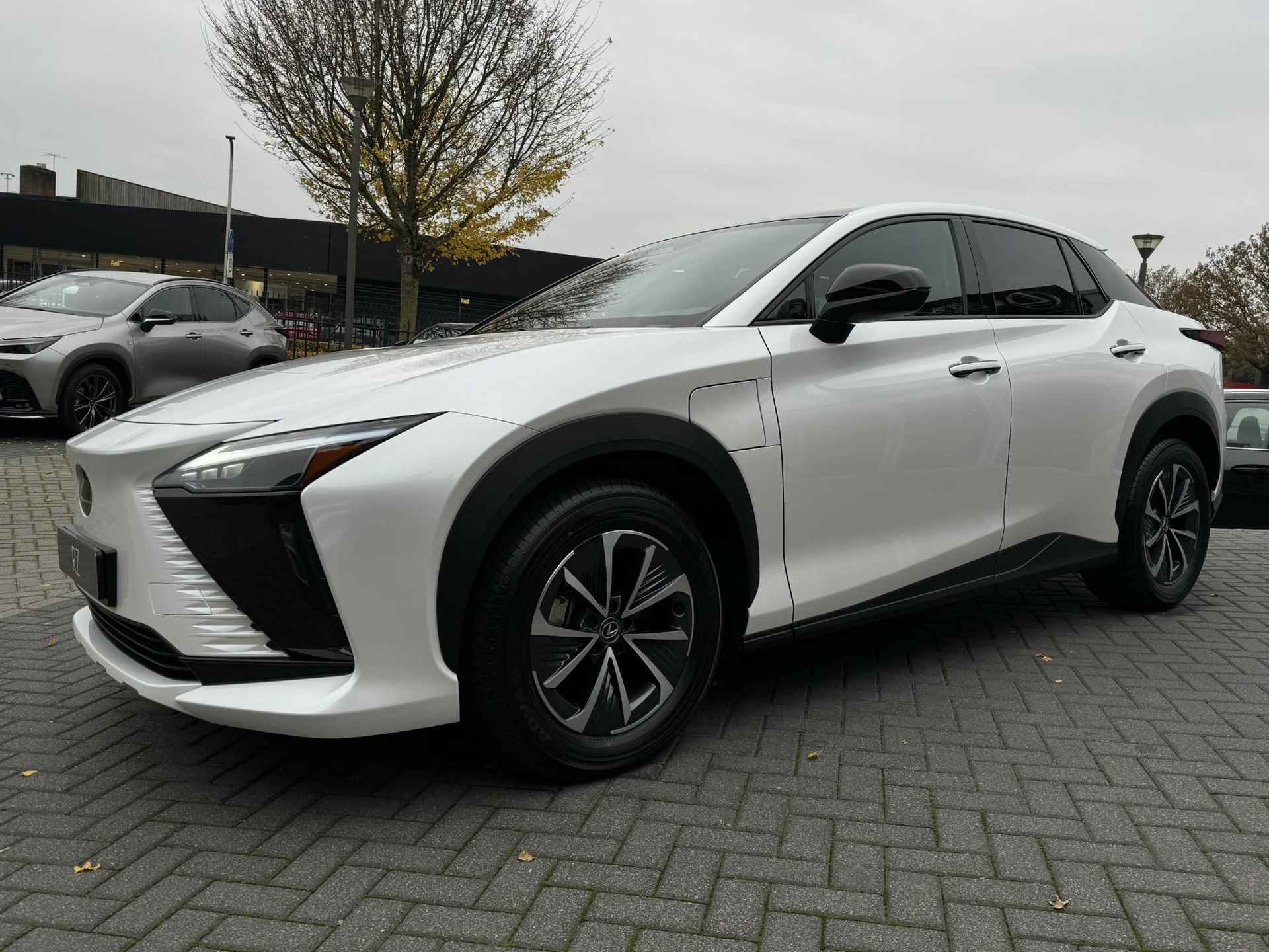 Lexus RZ 450e Executive Line 71 kWh DIRECT LEVERBAAR VOORRAAD KORTING PANO-DAK STOELVERW STUURVERW EL STOEL ADAP-CRUISE BLIND-SPOT - 7/41