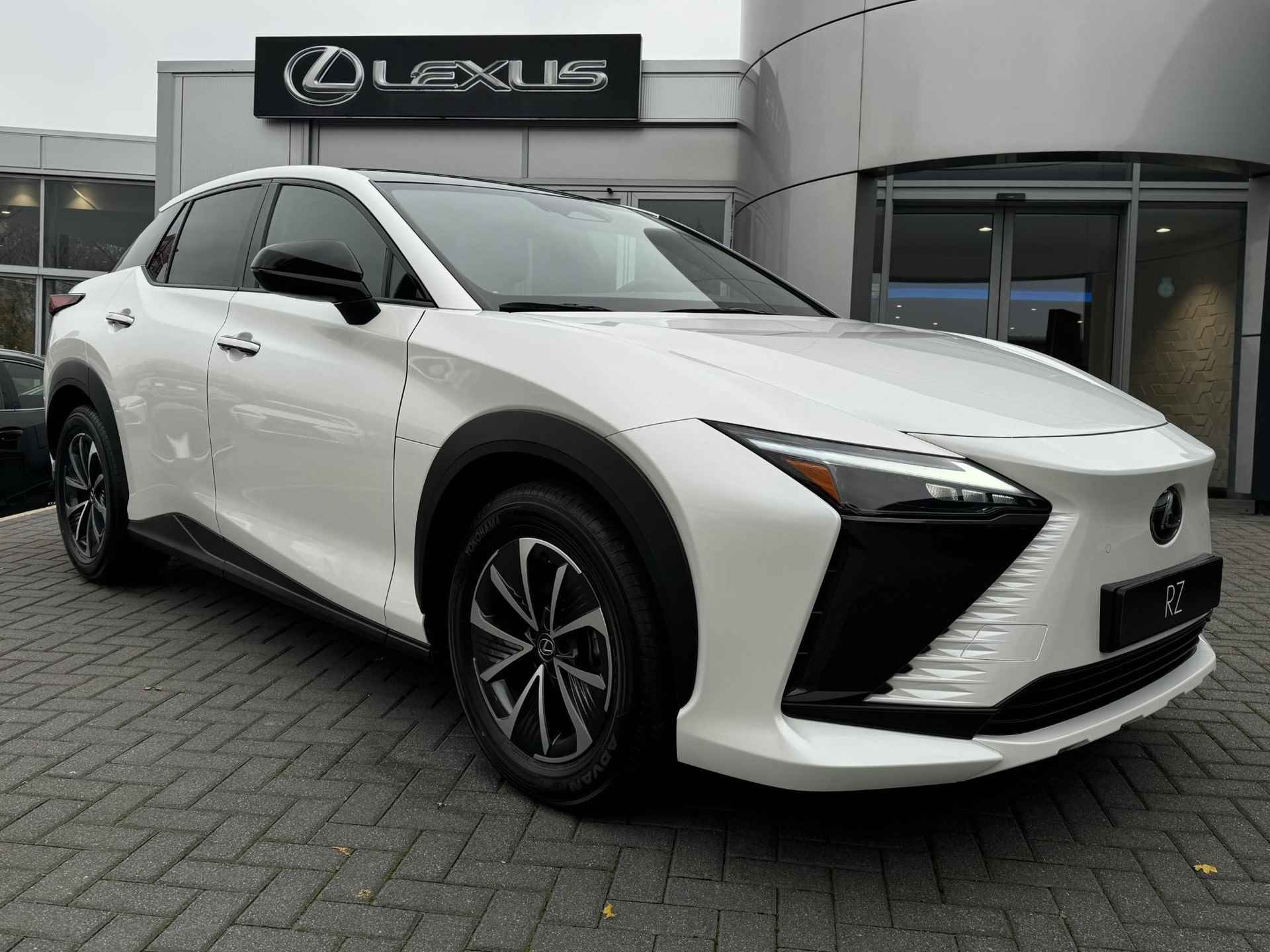 Lexus RZ 450e Executive Line 71 kWh DIRECT LEVERBAAR VOORRAAD KORTING PANO-DAK STOELVERW STUURVERW EL STOEL ADAP-CRUISE BLIND-SPOT - 9/41