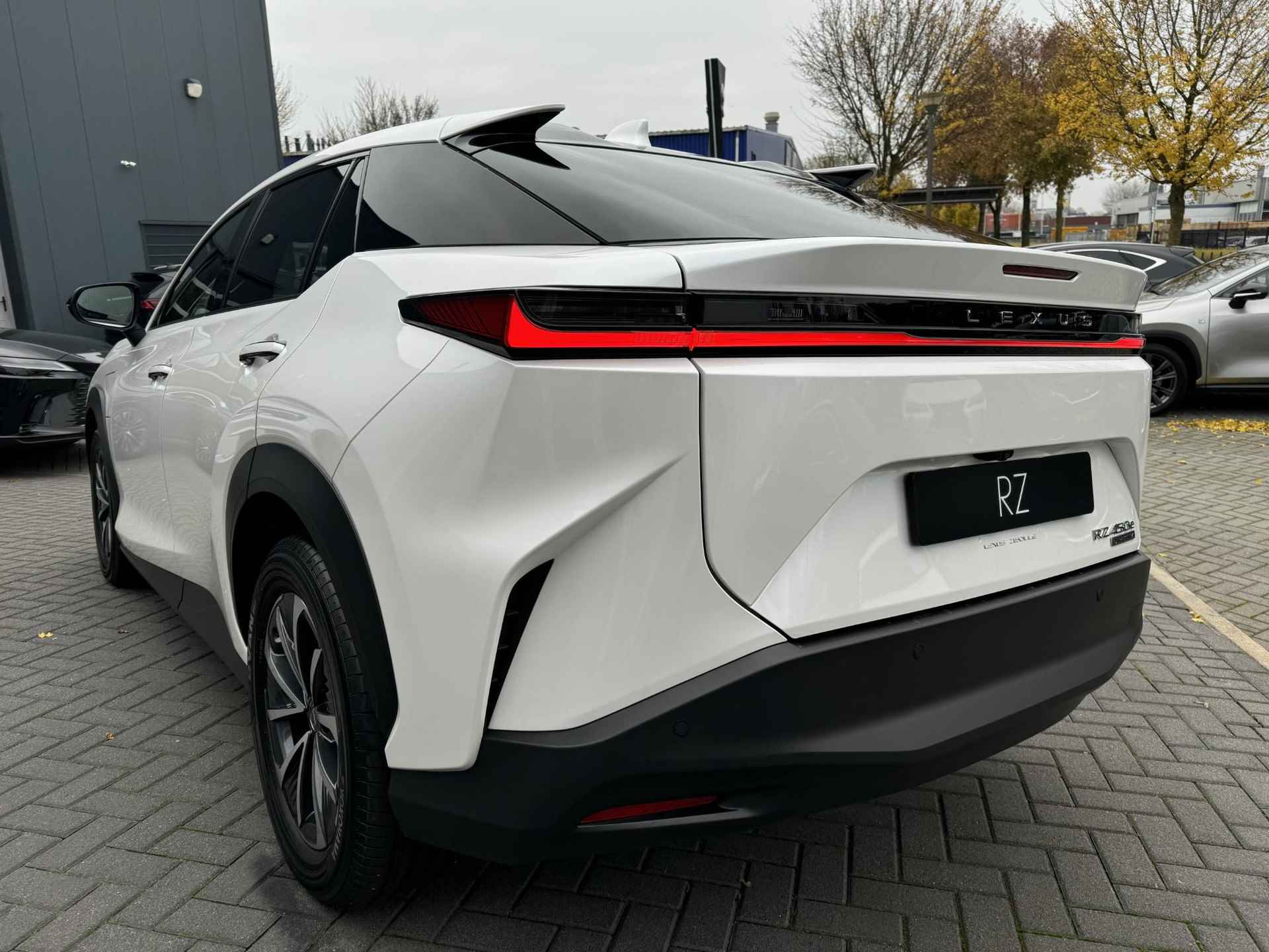 Lexus RZ 450e Executive Line 71 kWh DIRECT LEVERBAAR VOORRAAD KORTING PANO-DAK STOELVERW STUURVERW EL STOEL ADAP-CRUISE BLIND-SPOT - 10/41