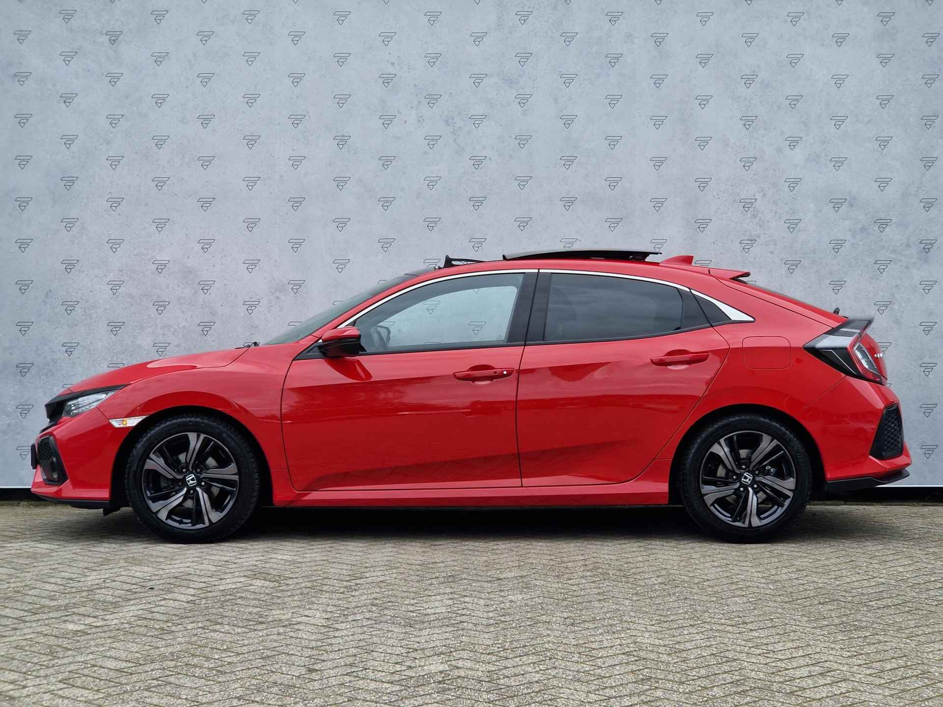 Honda Civic 1.0 i-VTEC Executive Automaat | Leer | Pano | Navi | PDC | Android Auto / Apple Carplay | Stoelverwarming | BSD | - 2/28