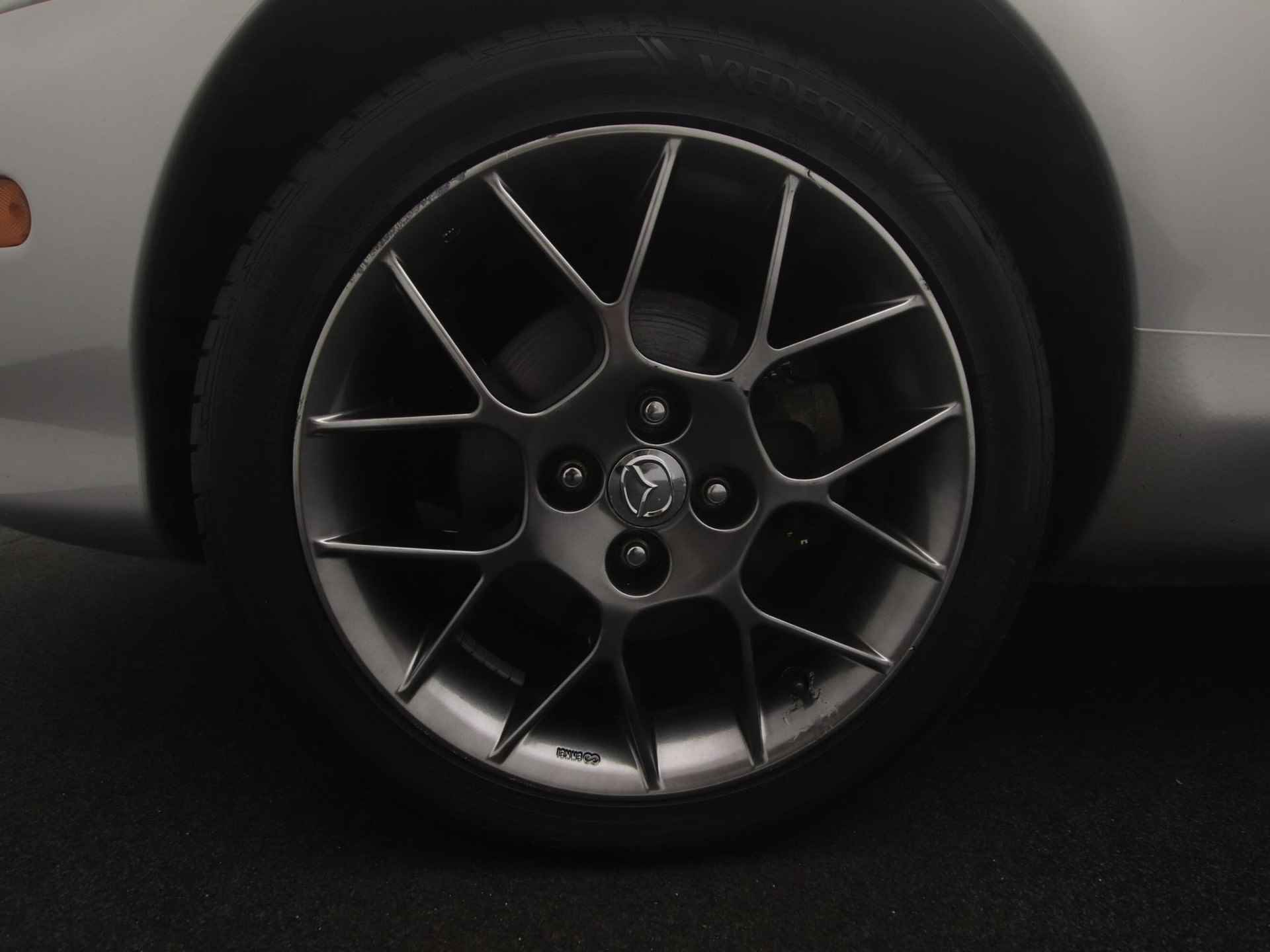 Mazda MX-5 Roadster 1.6i Dynamic : dealer onderhouden - 18/48