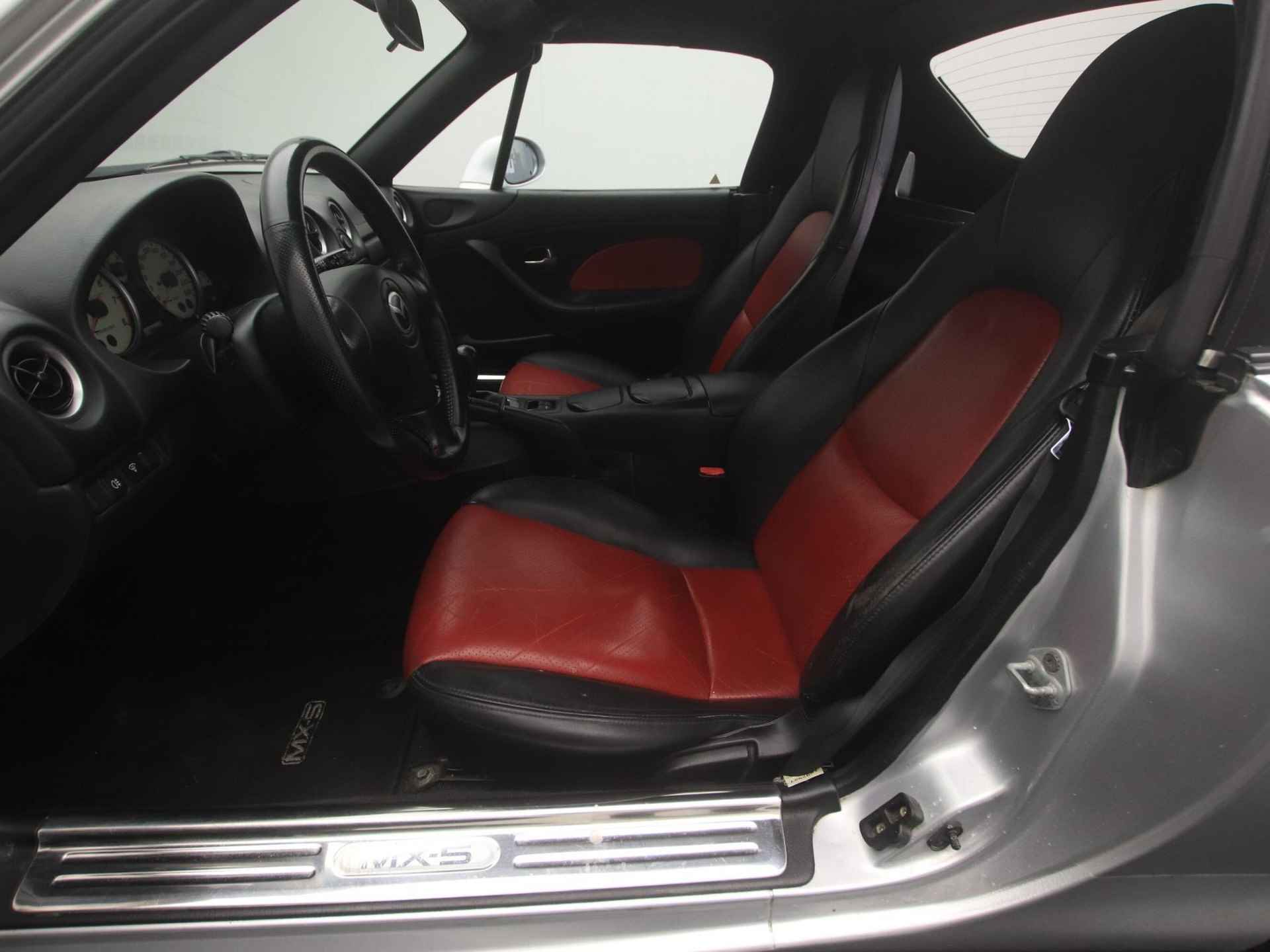 Mazda MX-5 Roadster 1.6i Dynamic : dealer onderhouden - 21/48