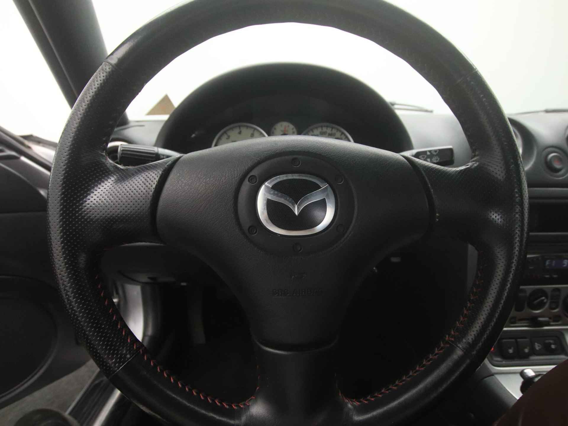 Mazda MX-5 Roadster 1.6i Dynamic : dealer onderhouden - 28/48