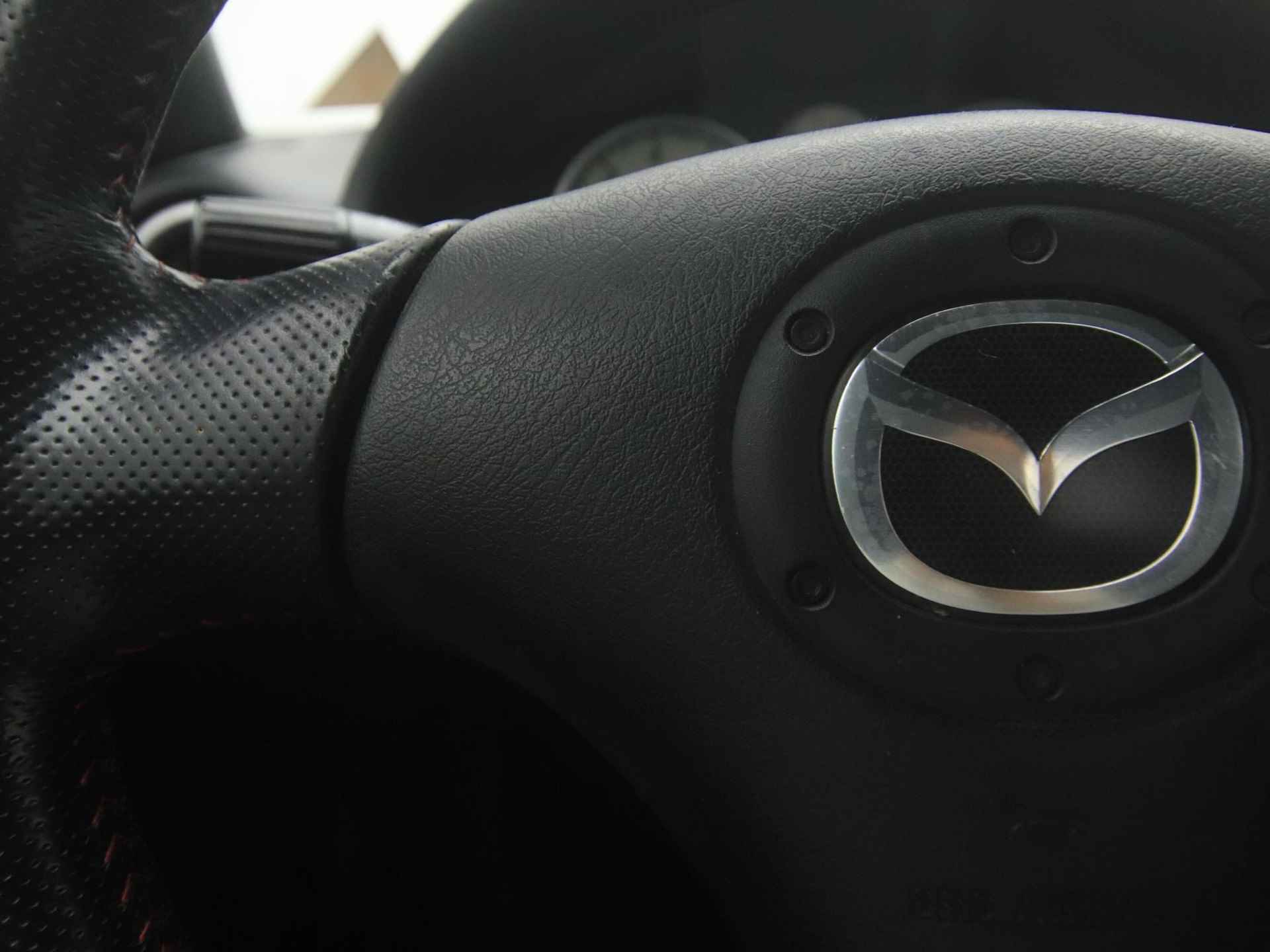 Mazda MX-5 Roadster 1.6i Dynamic : dealer onderhouden - 29/48
