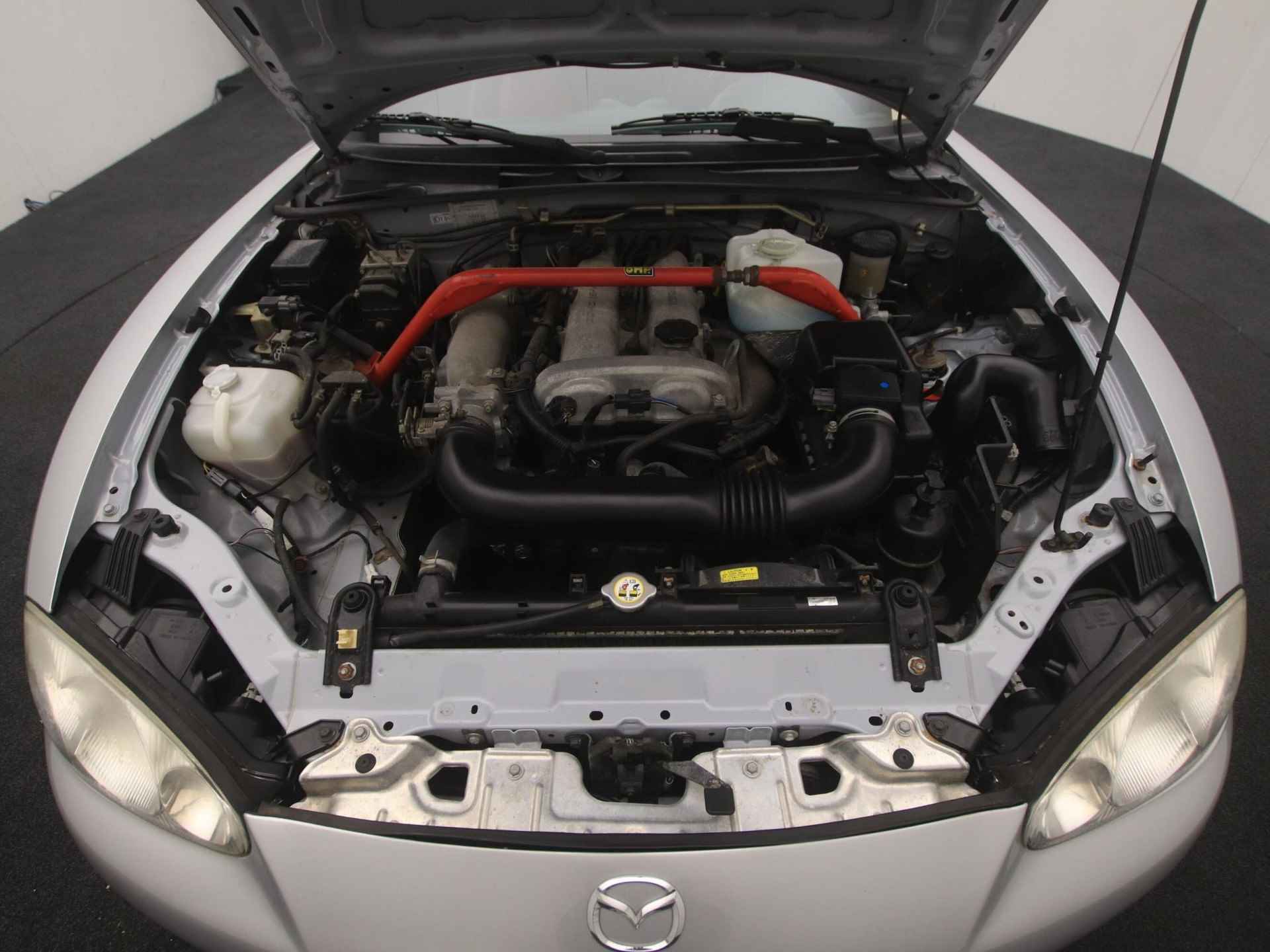 Mazda MX-5 Roadster 1.6i Dynamic : dealer onderhouden - 43/48