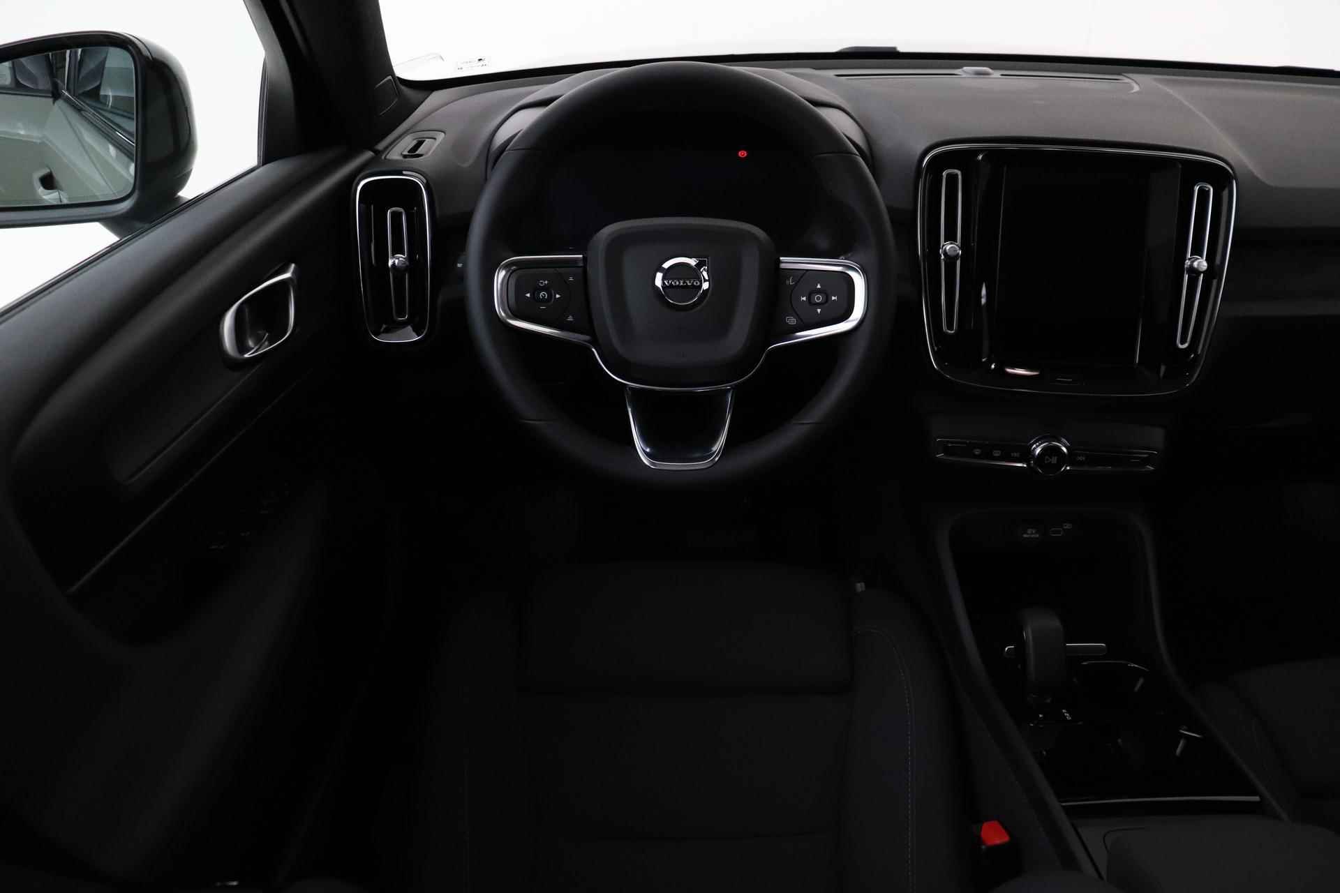 Volvo C40 SINGLE MOTOR PLUS 69 kWh -PANO.DAK|20"|GETINT.GLAS|CAMERA|CLIMATE - 2/52