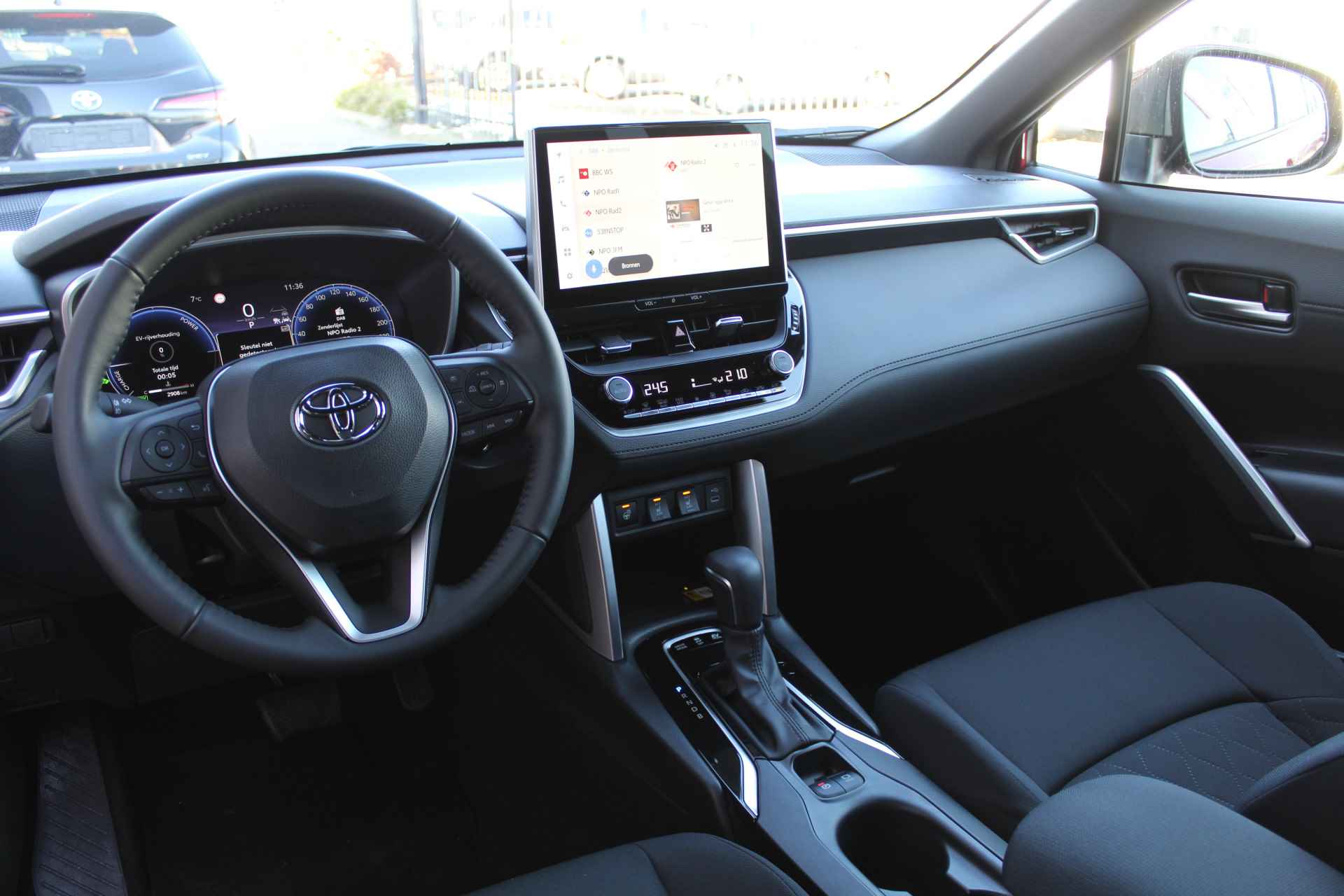 Toyota Corolla Cross Hybrid 140 Style Plus | Rijklaar | Stoel/Stuur-verwarming | Navi | Apple/Android | Blind Spot | LED | Keyless - 4/33