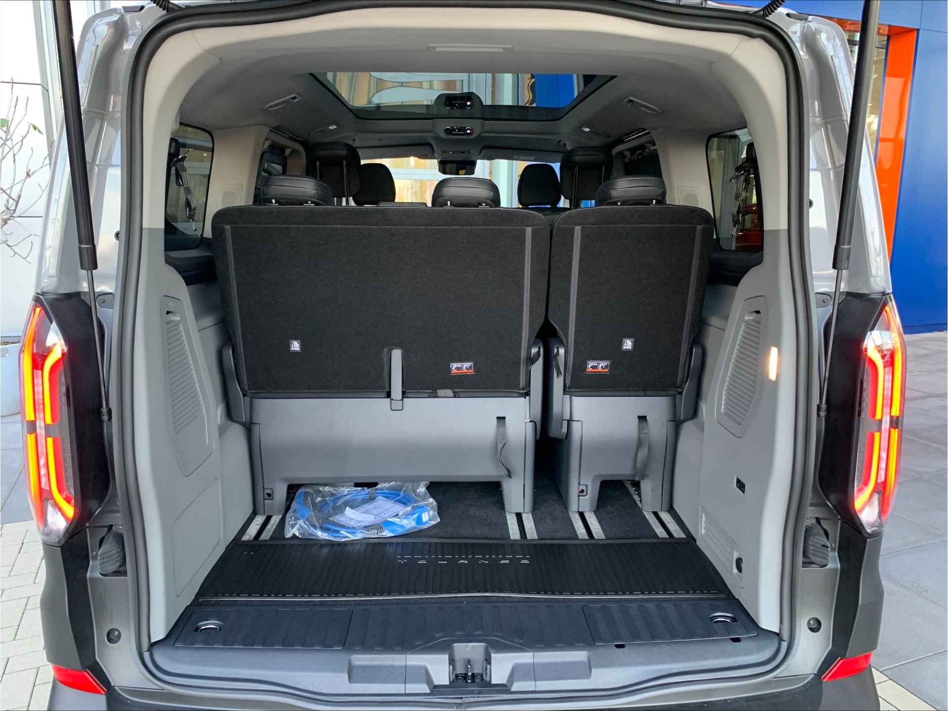 Ford Tourneo Custom 2.5 PHEV 233 PK L1H1 ACTIVE | 8 persoons | Elektr. schuifdeuren | Panorama dak | Trekhaak inklapbaar | zonneschermen | su - 22/61