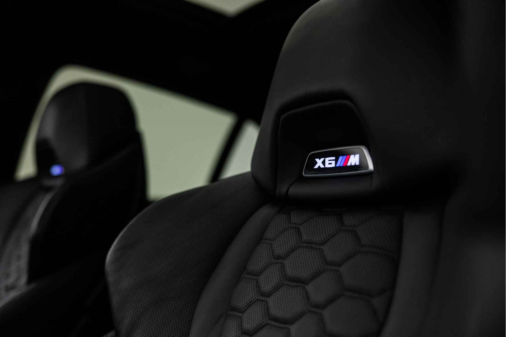 BMW X6 M Competition | Pano | B&W | Carbon | ACC | E-Trekhaak | M Drivers Pack - 19/64