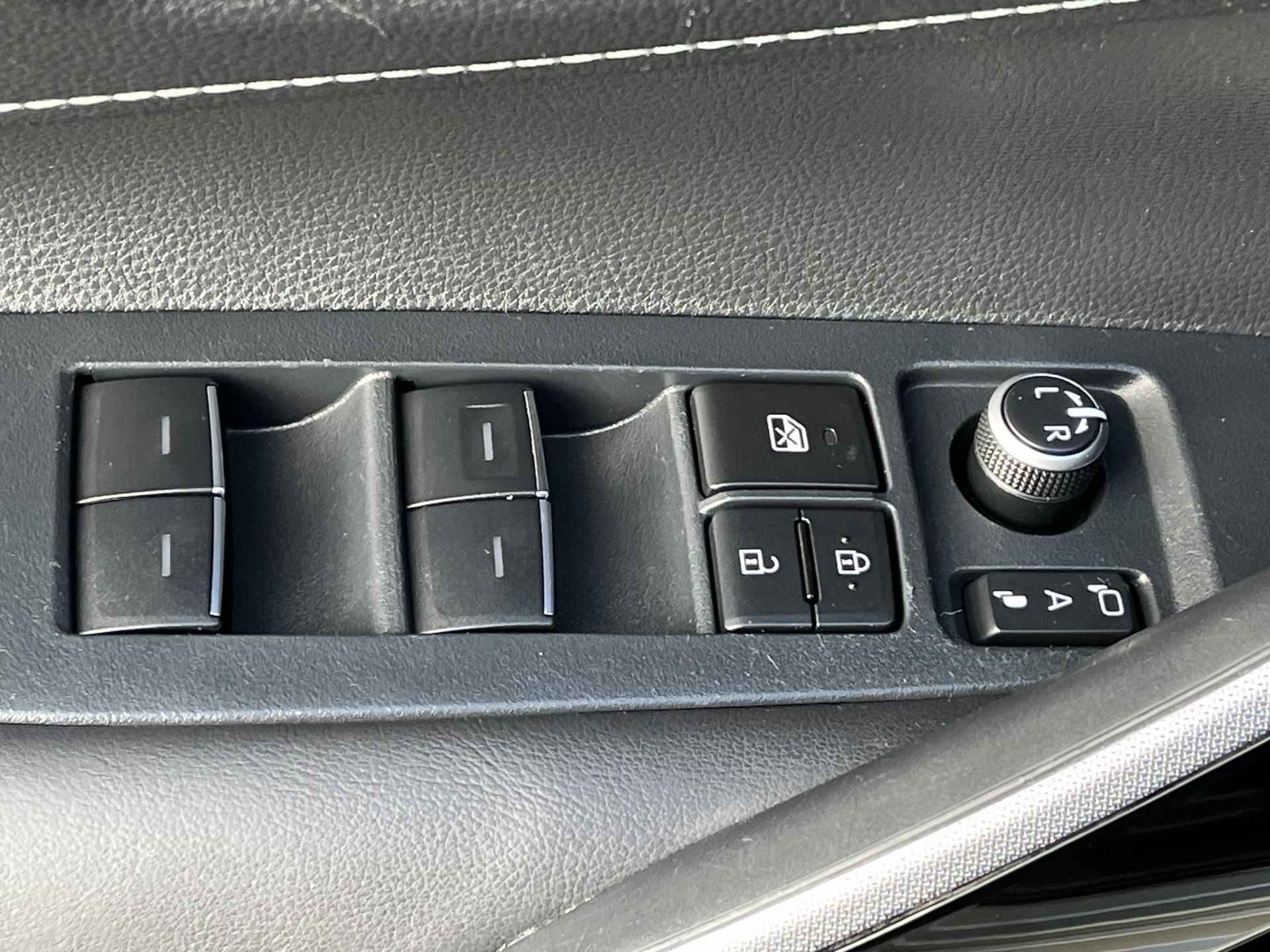 Toyota Corolla Touring Sports 1.8 Hybrid Dynamic | Carplay | Stoelverwarming | 17 inch LM-velgen | Parkeercamera | - 21/26