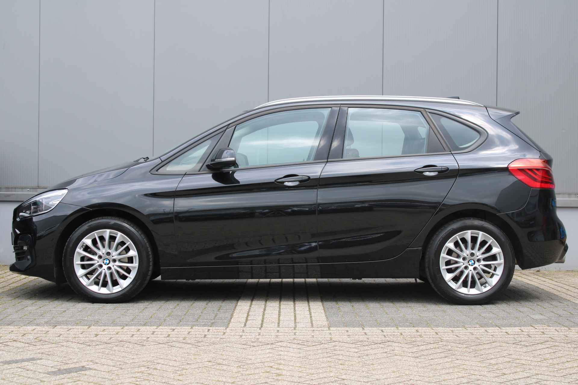 BMW 2 Serie Active Tourer 218i High Executive | LED | HEAD-UP DISPLAY | LEDER | STOELVERWARMING | NAVI | DEALER ONDERHOUDEN | PDC V+A | - 3/36