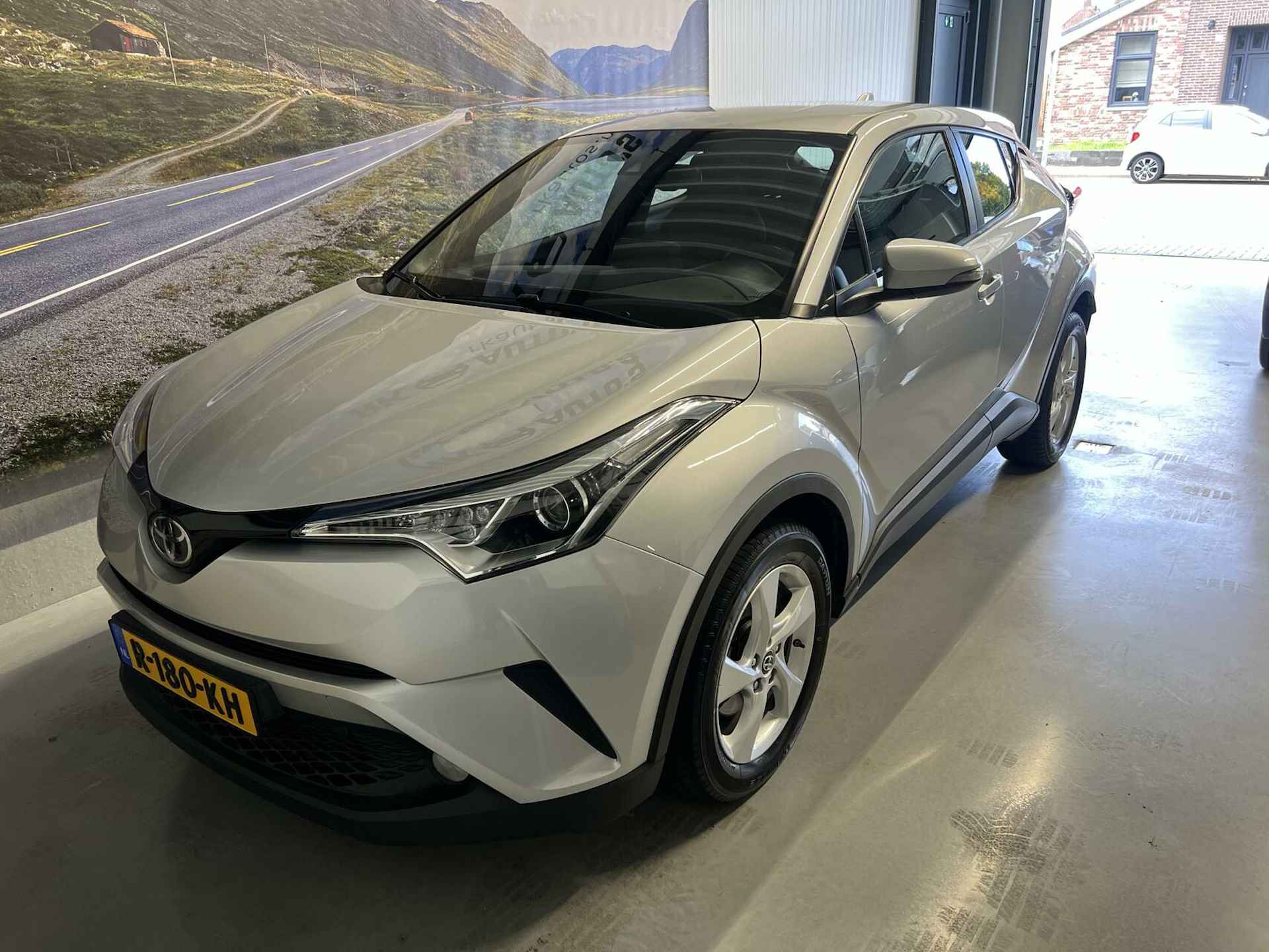 Toyota C-HR 1.2 Dynamic / Navi / Camera / Cruise - 12/34