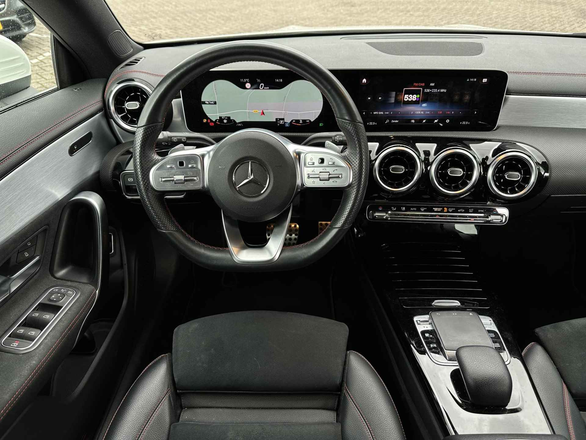 Mercedes-Benz CLA-klasse Shooting Brake 180 Business Solution AMG 136pk | LED | Camera - 14/43