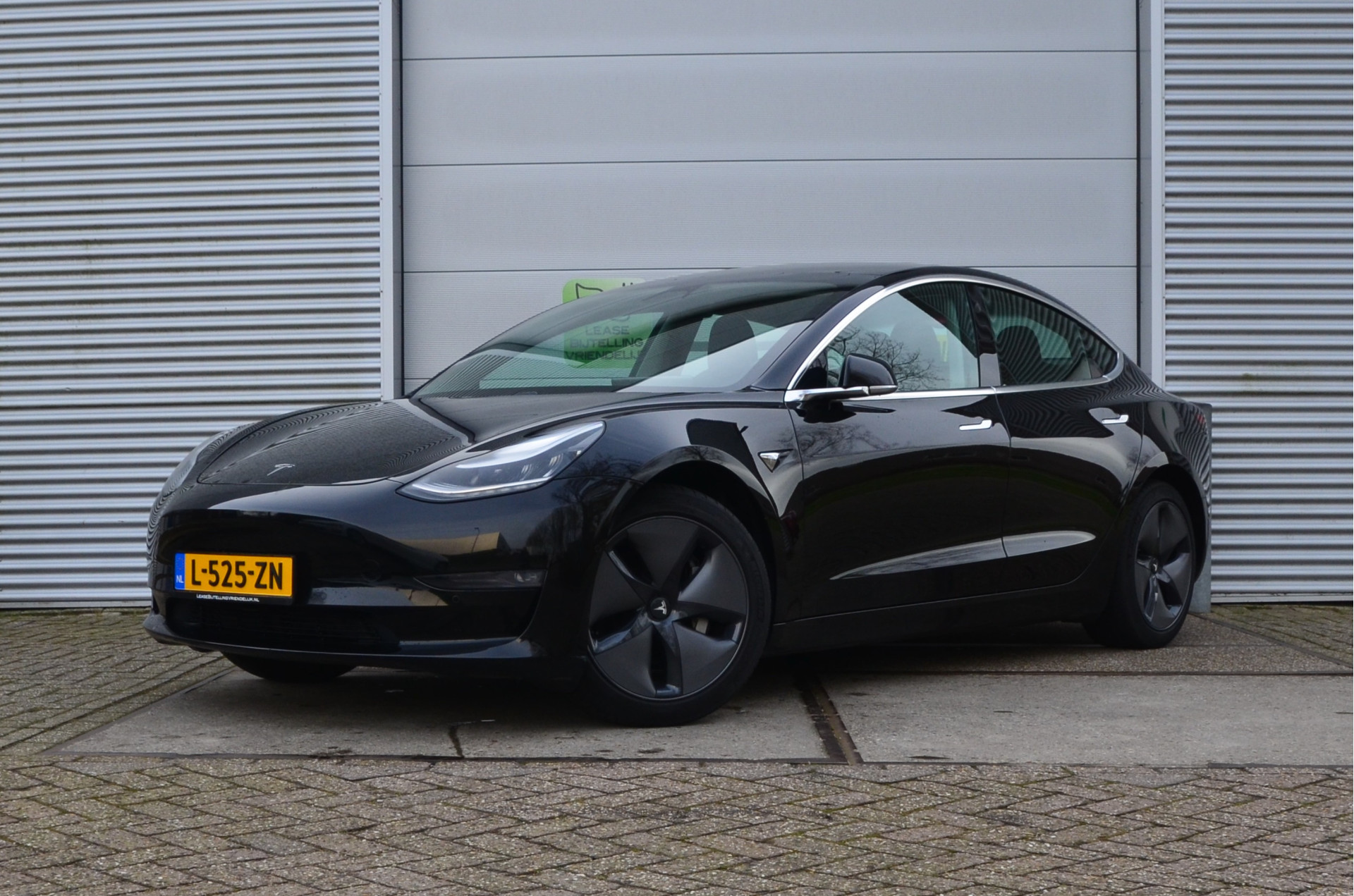 Tesla Model 3 Standard RWD Plus AutoPilot, Trekhaak (910kg), Rijklaar prijs bij viaBOVAG.nl