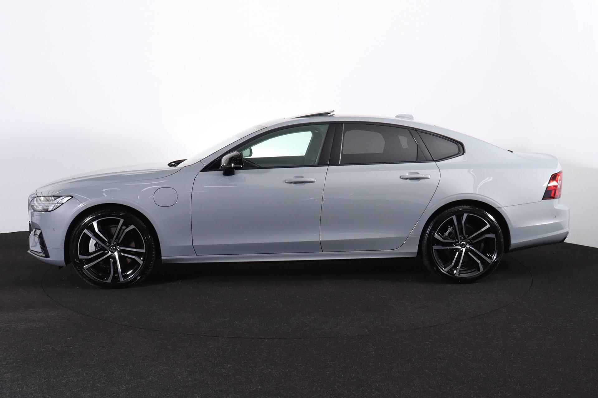 Volvo S90 T8 AWD Ultimate Dark - LONG RANGE - Luchtvering - Schuif/kanteldak - IntelliSafe Assist & Surround - 360º Camera - Bowers & Wilkins audio - Verwarmde voorstoelen, stuur & achterbank - Parkeersensoren voor & achter - Elektr. bedienb. voorstoelen met geheugen - Head up display - Extra getint glas - 20' LMV - 3/23