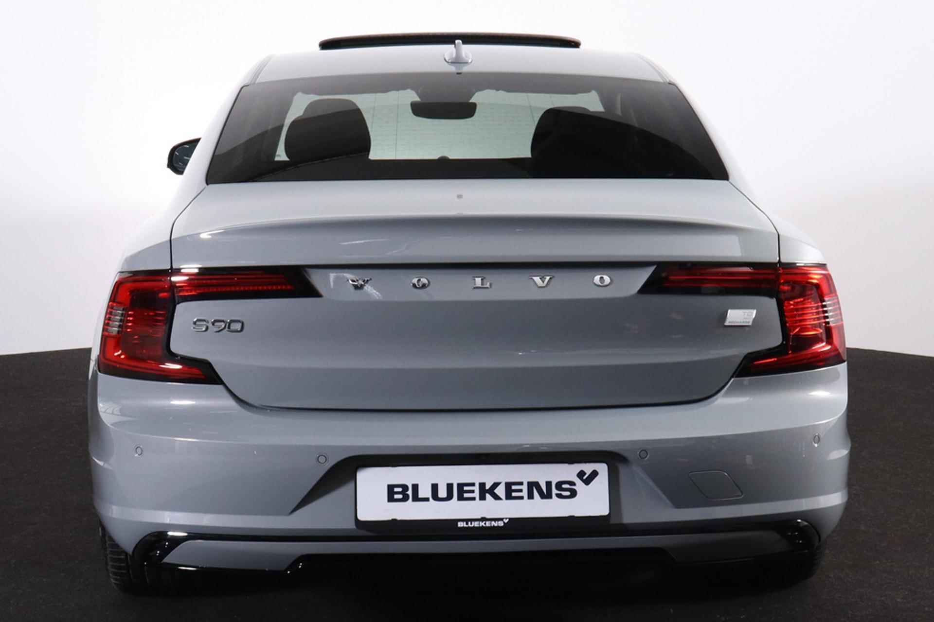 Volvo S90 T8 AWD Ultimate Dark - LONG RANGE - Luchtvering - Schuif/kanteldak - IntelliSafe Assist & Surround - 360º Camera - Bowers & Wilkins audio - Verwarmde voorstoelen, stuur & achterbank - Parkeersensoren voor & achter - Elektr. bedienb. voorstoelen met geheugen - Head up display - Extra getint glas - 20' LMV - 4/23