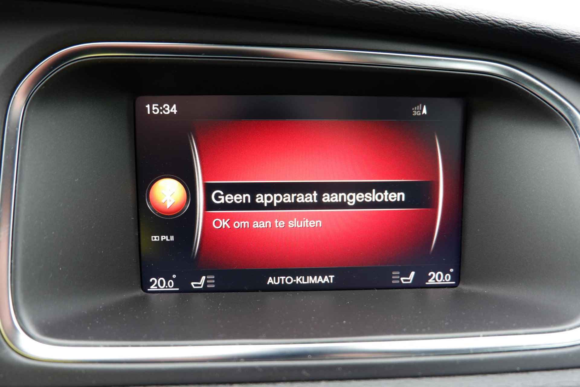 Volvo V40 T3 AUT6 153PK Polar+ Sport, Electronic Climate Control, Achteruitrijcamera, Panoramadak, Verwarmbare Voorstoelen, Parkeersensoren, Navigatiesystem, 17" Lichtmetalen Velgen, LED Koplampen, Keyless Entry, Getint Glas Achter, Cruise Control - 15/30