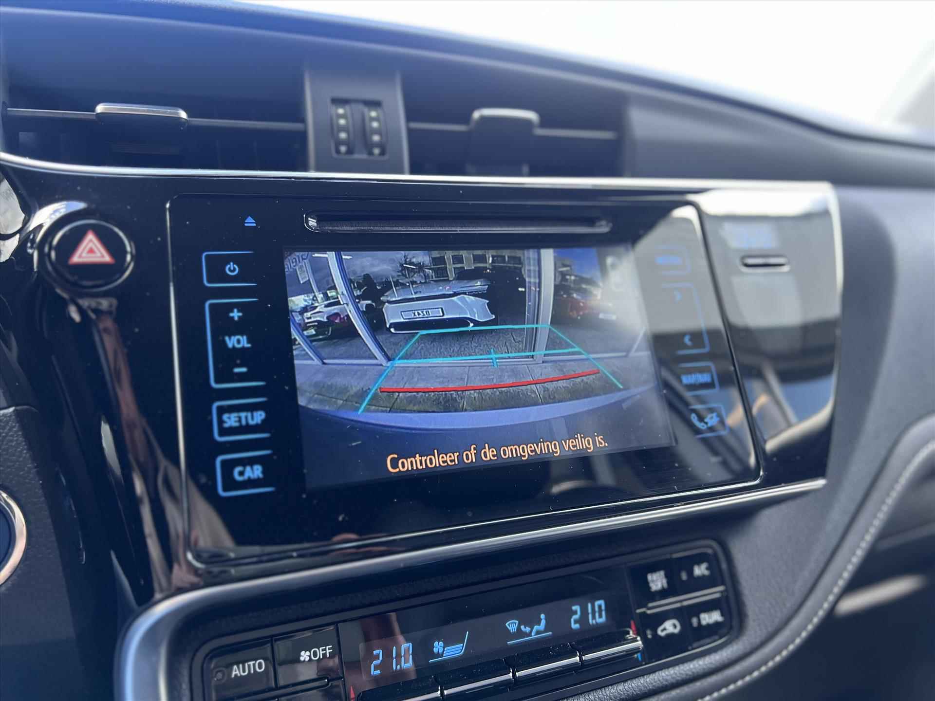 Toyota Auris 1.8 Hybrid Executive | Navigatie, Parkeersensoren, Keyless, Safety sense, Lichtmetalen velgen, Stoelverwarming, Half leer, Weinig KM! - 20/38