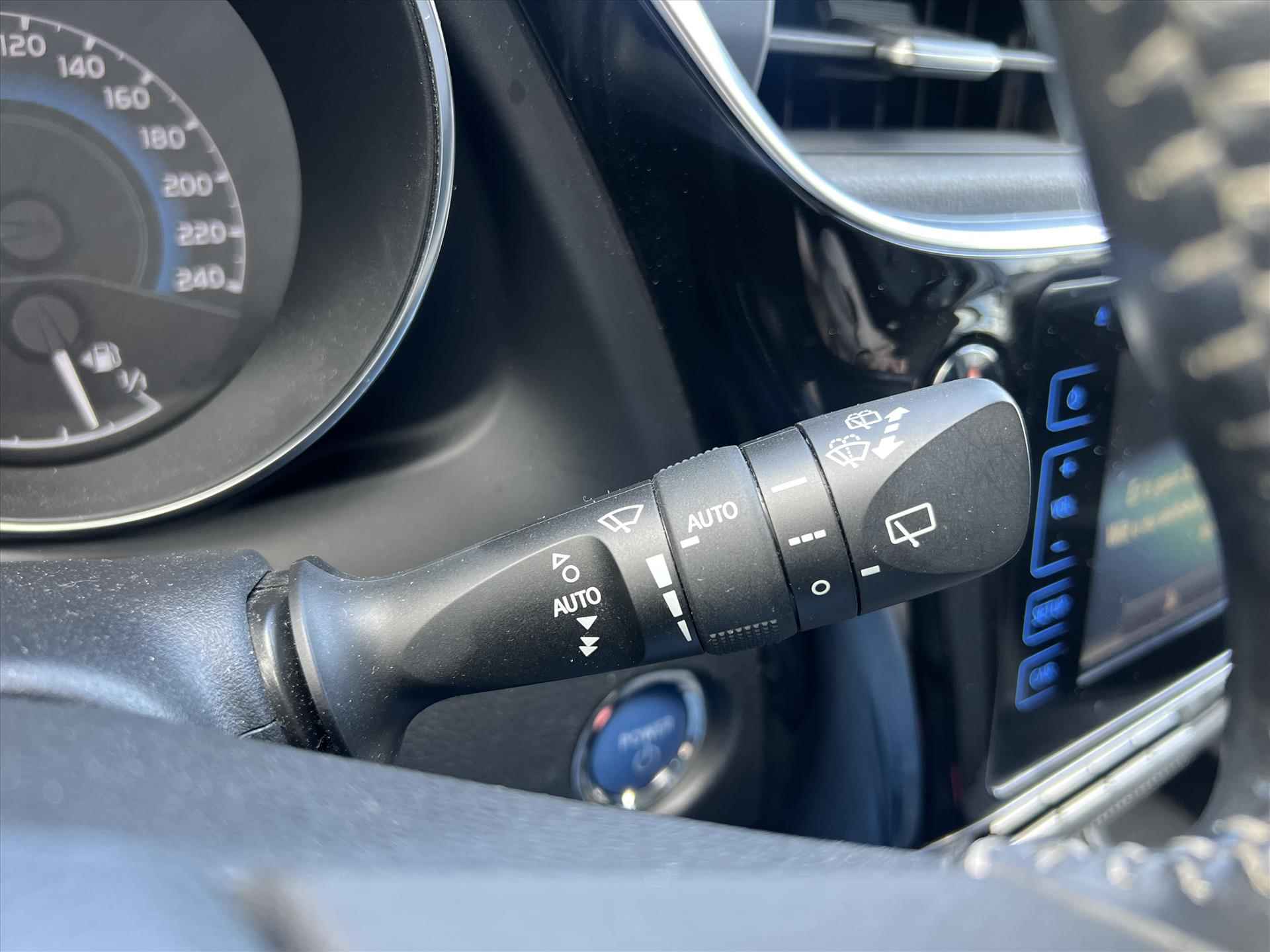 Toyota Auris 1.8 Hybrid Executive | Navigatie, Parkeersensoren, Keyless, Safety sense, Lichtmetalen velgen, Stoelverwarming, Half leer, Weinig KM! - 29/38