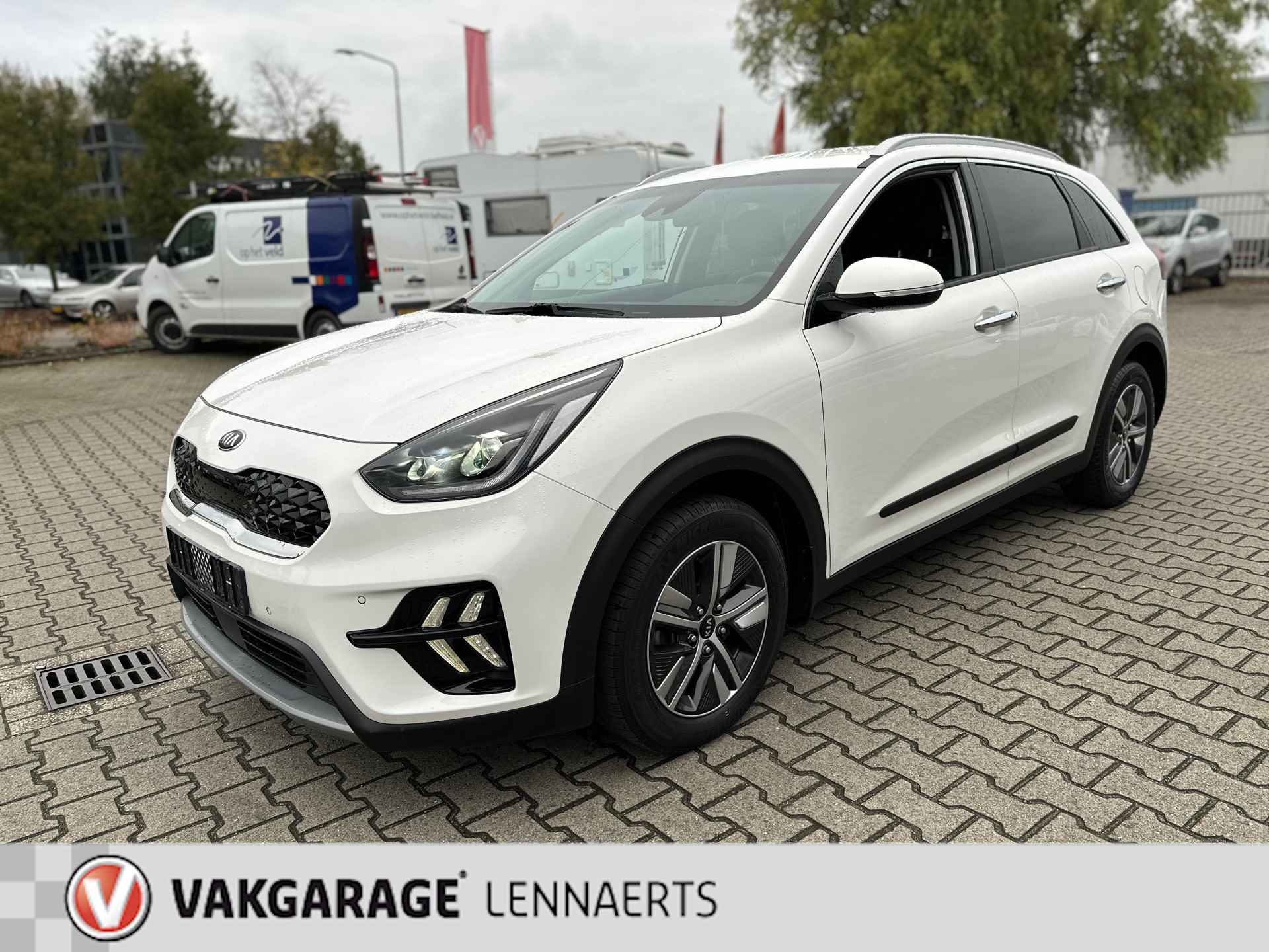 Kia Niro 1.6 GDi Hybrid ExecutiveLine (RIJKLAARPRIJS/BOVAG GARANTIE) - 2/33