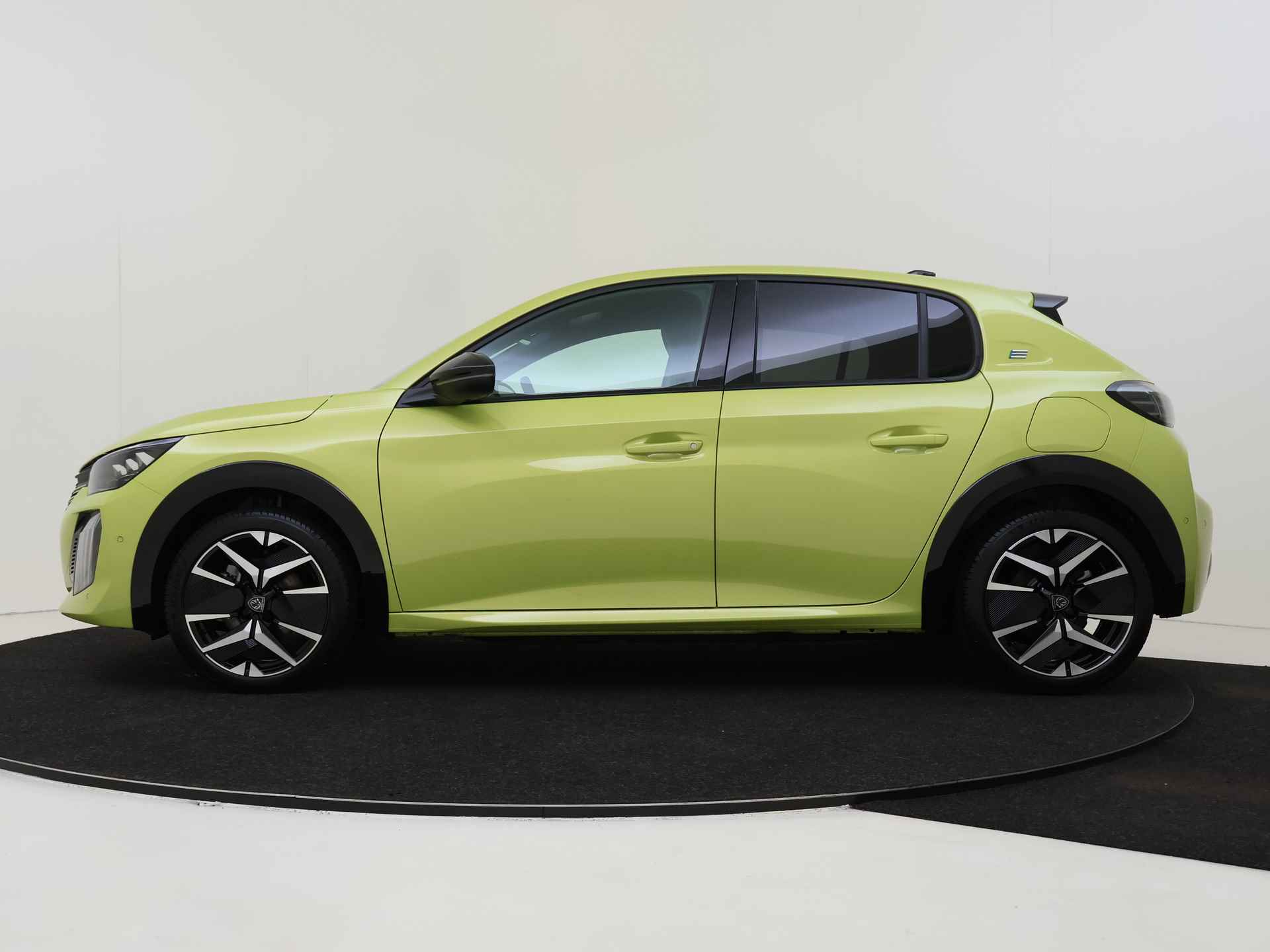 Peugeot e-208 EV GT 51 kWh | Leer/alcantara | Apple CP/Android Auto | Stoelverwarming | DAB+ | Beschikbaar v.a. juli | Oplopende km.stand | - 4/44