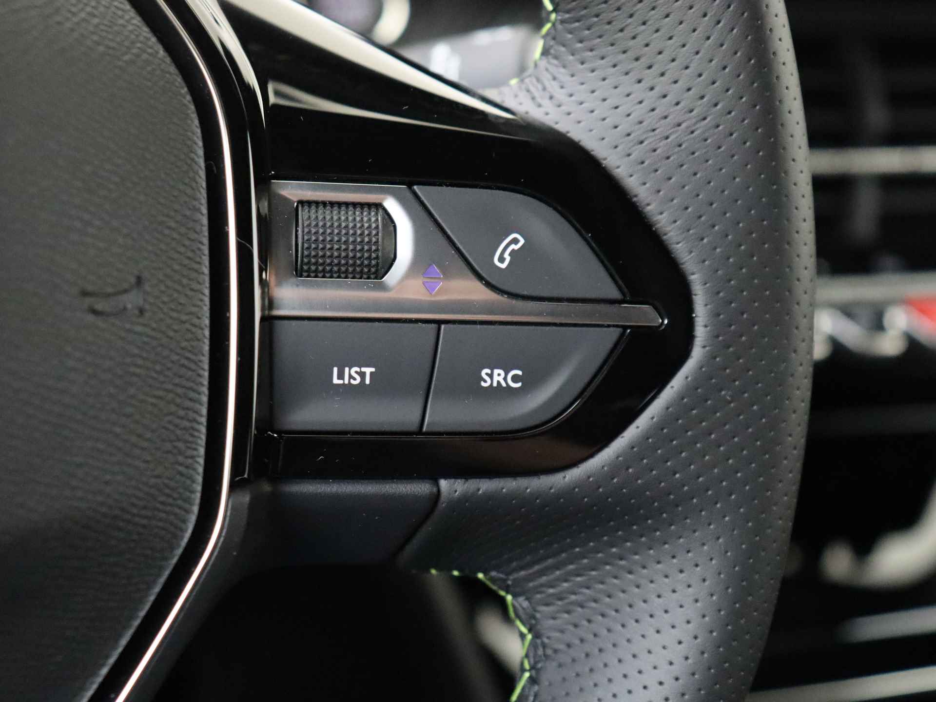 Peugeot e-208 EV GT 51 kWh | Leer/alcantara | Apple CP/Android Auto | Stoelverwarming | DAB+ | Beschikbaar v.a. juli | Oplopende km.stand | - 23/44