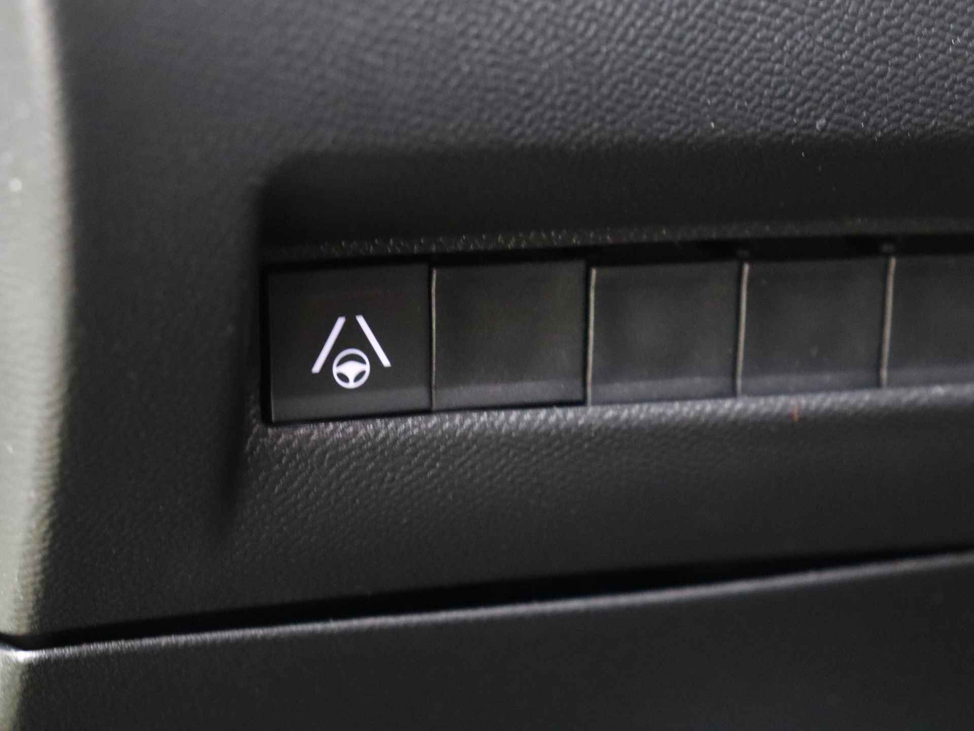 Peugeot e-208 EV GT 51 kWh | Leer/alcantara | Apple CP/Android Auto | Stoelverwarming | DAB+ | Beschikbaar v.a. juli | Oplopende km.stand | - 36/44