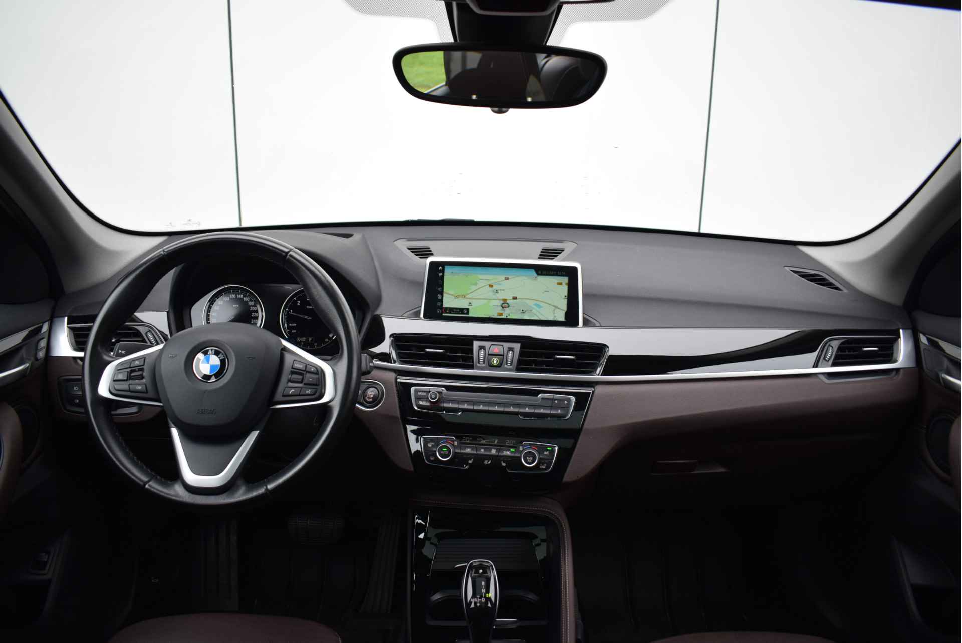 BMW X1 sDrive20i High Executive xLine Automaat / Panoramadak / Sportstoelen / LED / Head-Up / Park Assistant / Stoelverwarming - 3/13