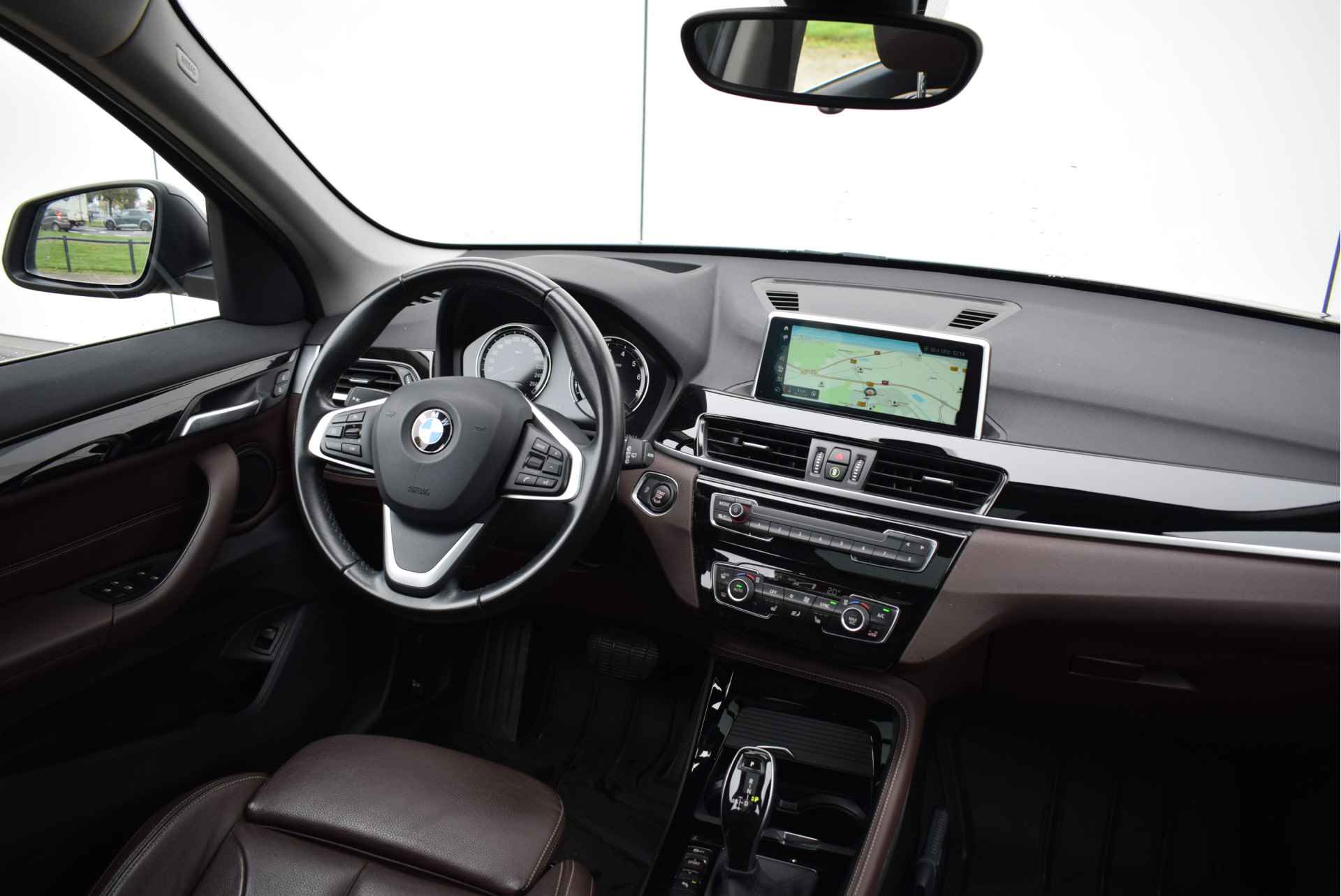 BMW X1 sDrive20i High Executive xLine Automaat / Panoramadak / Sportstoelen / LED / Head-Up / Park Assistant / Stoelverwarming - 11/13