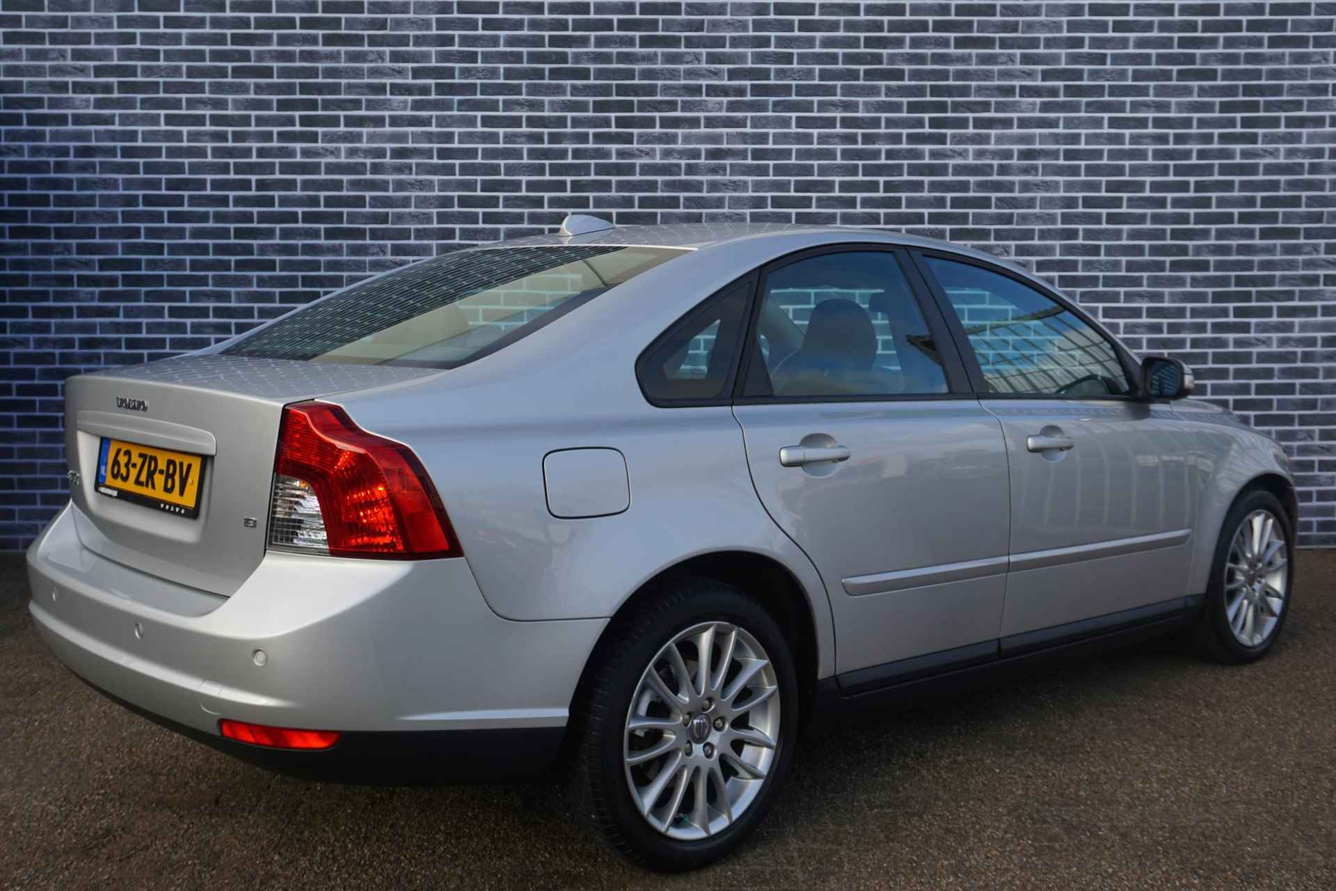 Volvo S40 1.8 Edition II | cruise control | climate control | Bi-Xenon koplampen | parkeersensoren achter | getint glas | lederen interieur | - 4/19