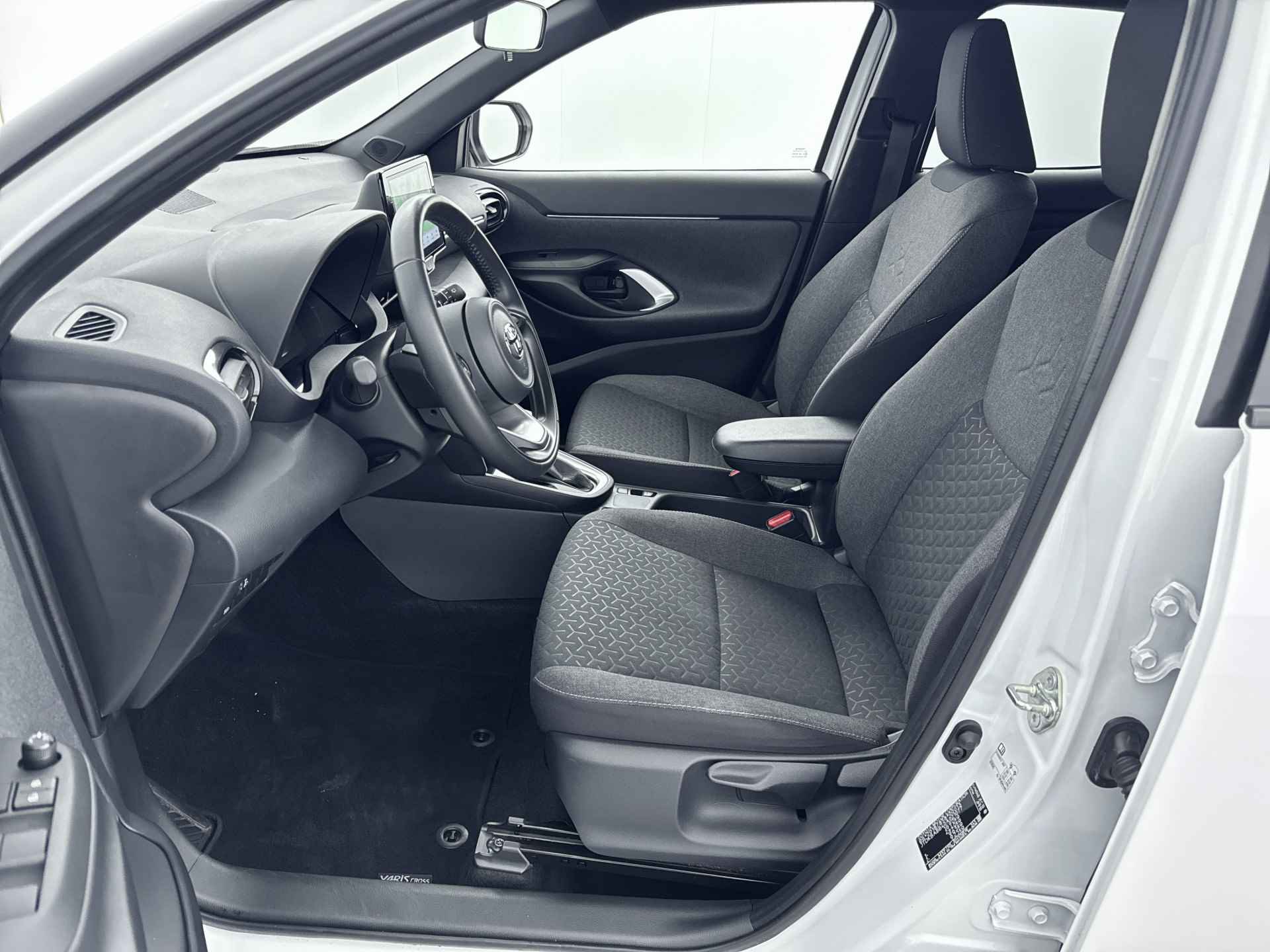 Toyota Yaris Cross 1.5 Hybrid First Edition | Trekhaak | Apple Carplay & Andoid Auto | Navigatie | - 19/40