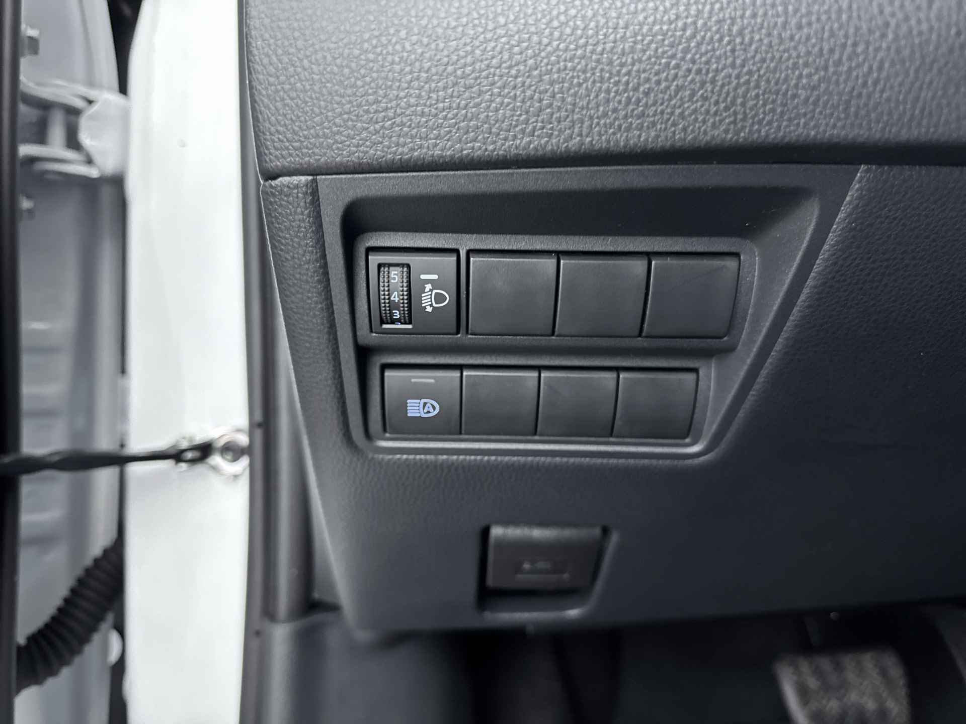 Toyota Yaris Cross 1.5 Hybrid First Edition | Trekhaak | Apple Carplay & Andoid Auto | Navigatie | - 33/40