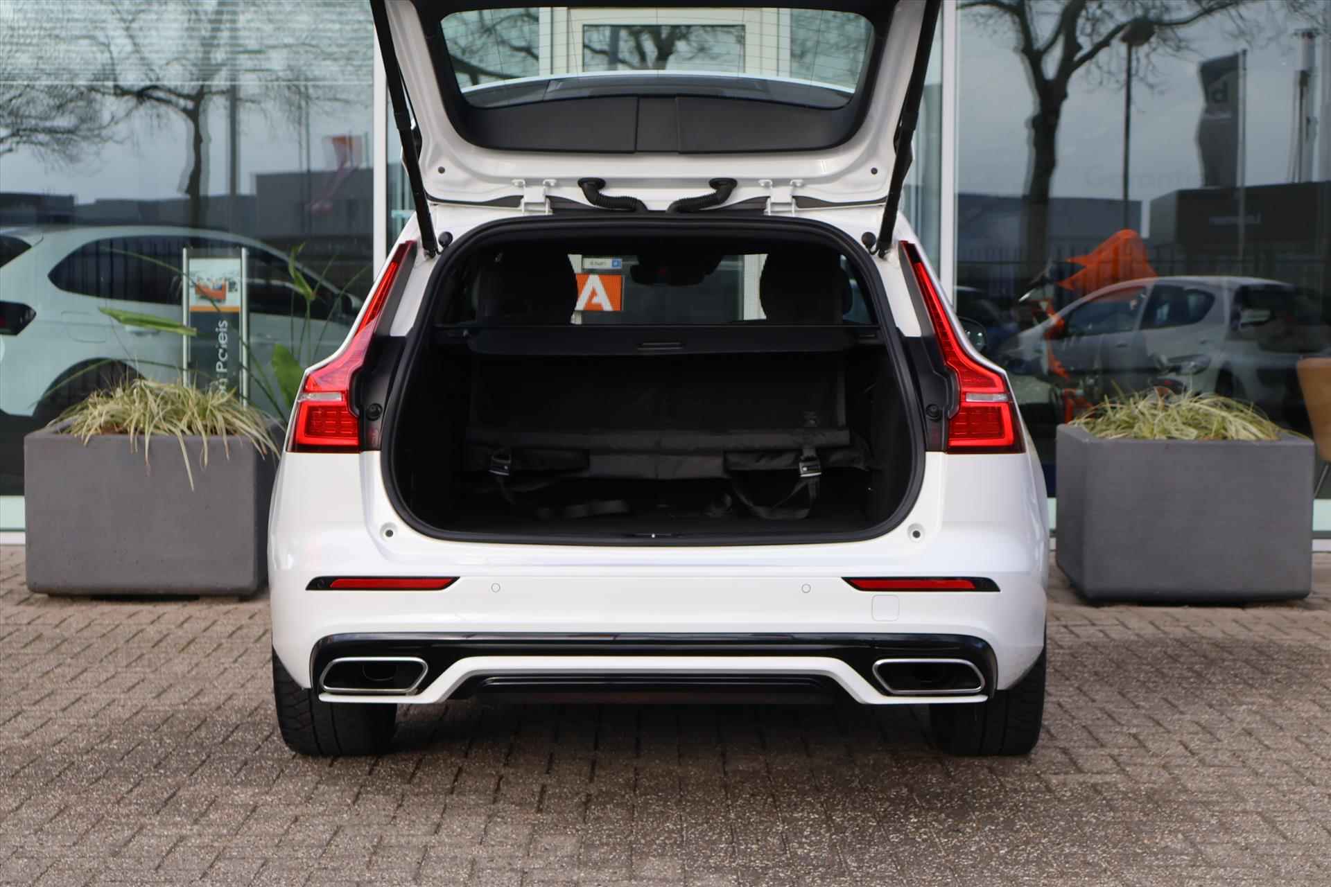 Volvo V60 T4 R-Design 190pk Geartronic | Carplay | LED | Trekhaak | Stoelverwarming | Navi | Memory - 15/44