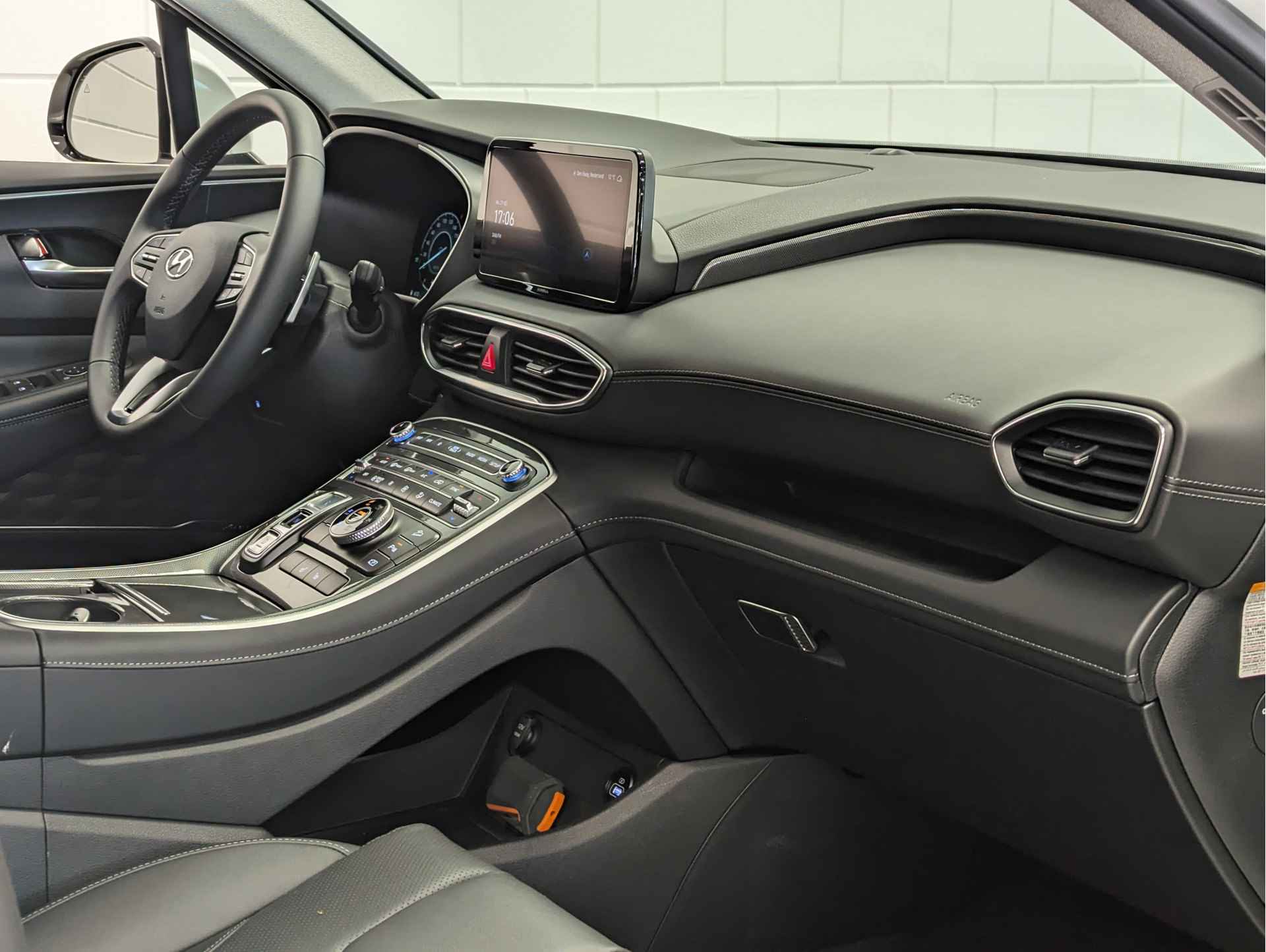 Hyundai Santa Fe 1.6 T-GDI PHEV Comfort Smart 20 INCH VELGEN | SIDE STEPS | LEDER | NAVIGATIE | BESCHIKBAAR VANAF 26-06-2024 - 13/48