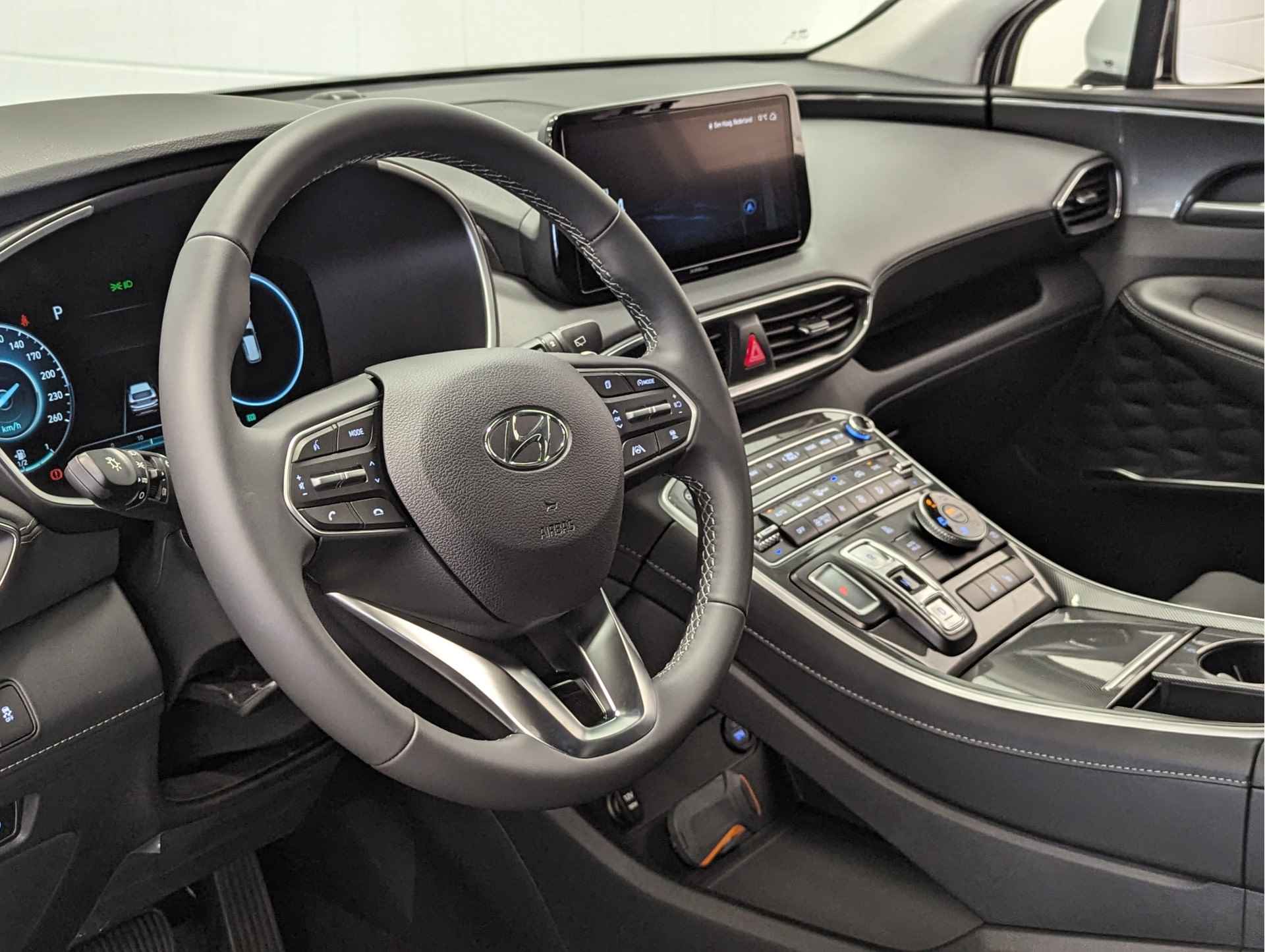 Hyundai Santa Fe 1.6 T-GDI PHEV Comfort Smart 20 INCH VELGEN | SIDE STEPS | LEDER | NAVIGATIE | BESCHIKBAAR VANAF 26-06-2024 - 15/48