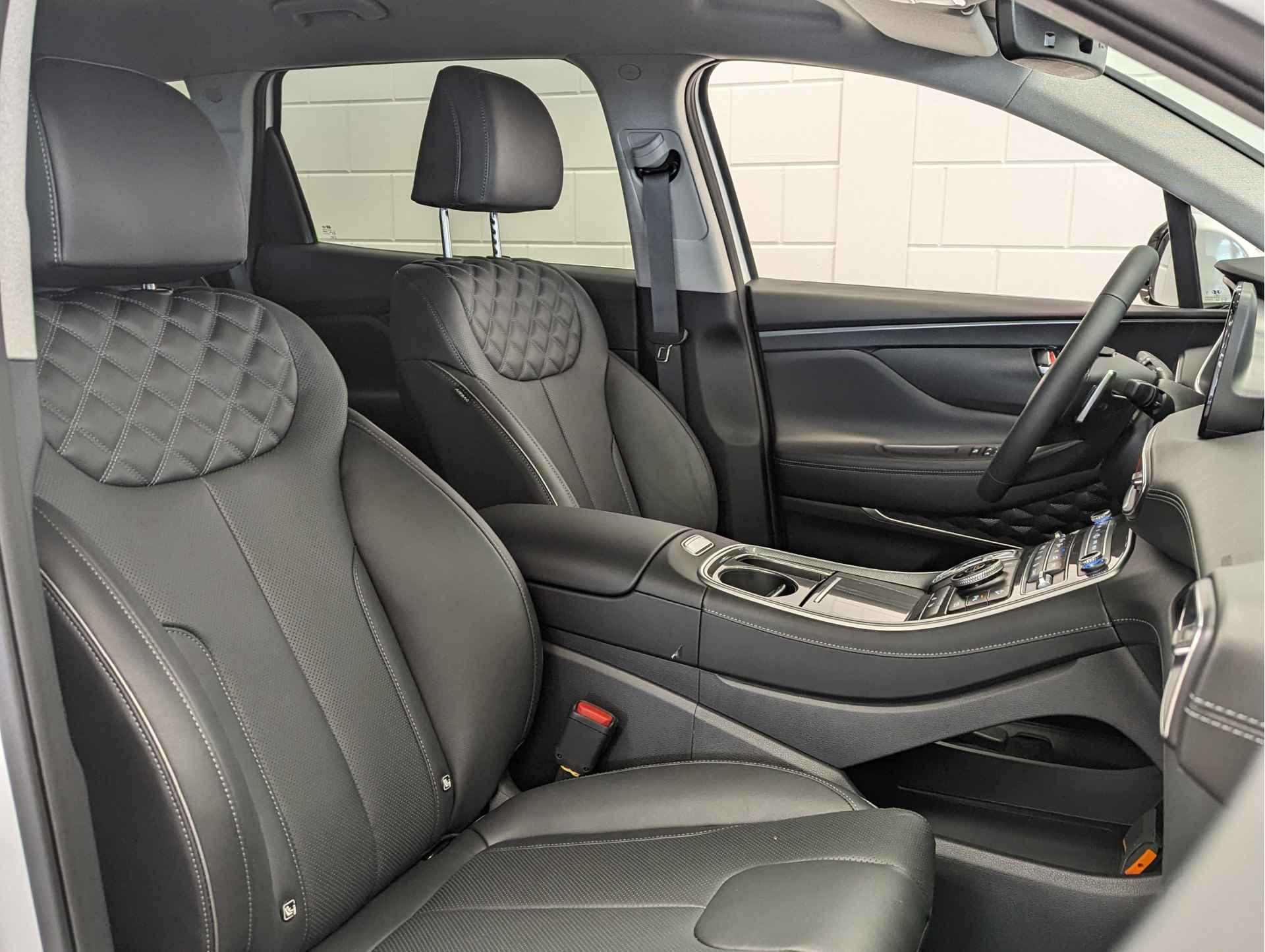 Hyundai Santa Fe 1.6 T-GDI PHEV Comfort Smart 20 INCH VELGEN | SIDE STEPS | LEDER | NAVIGATIE | BESCHIKBAAR VANAF 26-06-2024 - 21/48