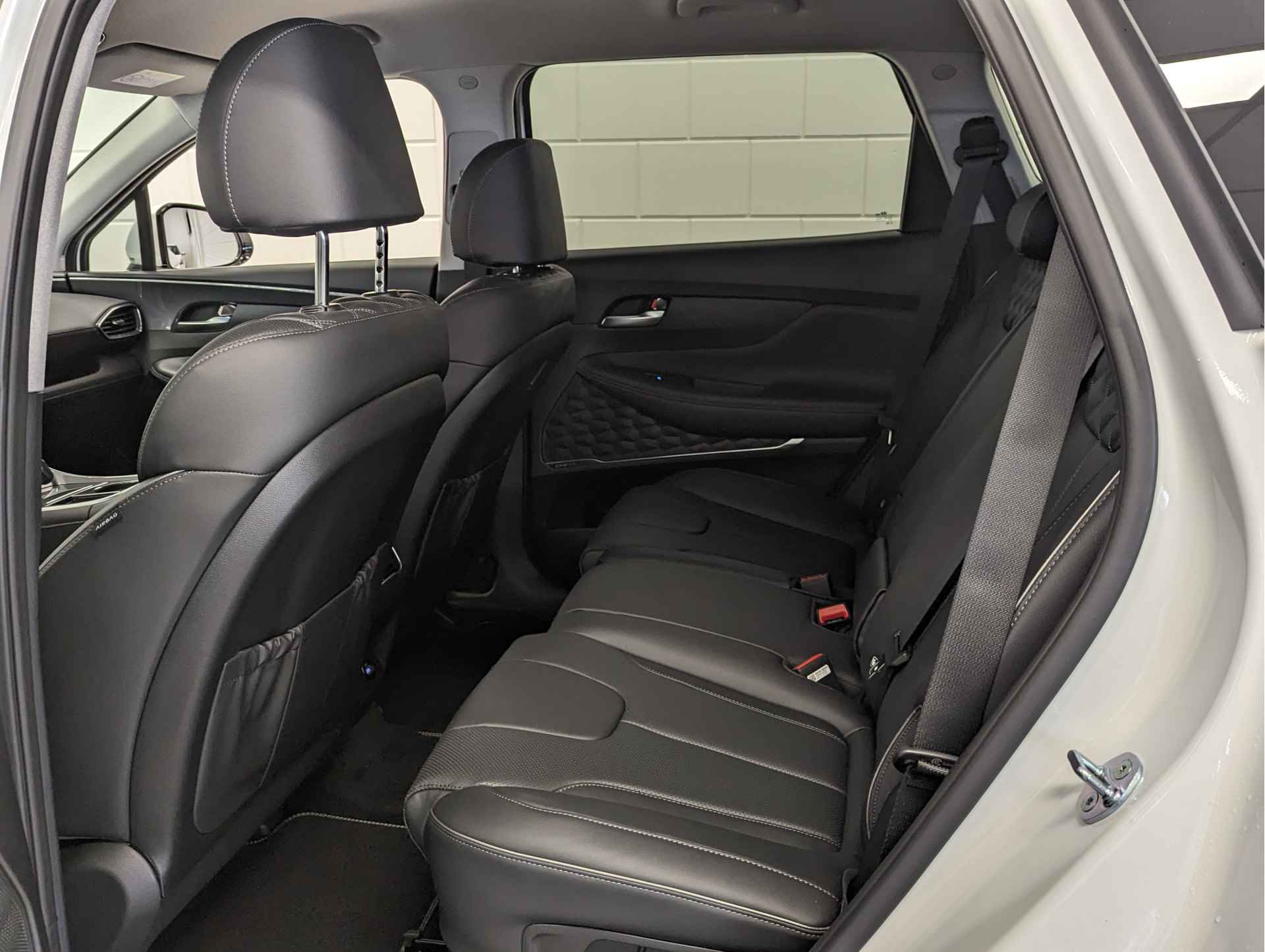 Hyundai Santa Fe 1.6 T-GDI PHEV Comfort Smart 20 INCH VELGEN | SIDE STEPS | LEDER | NAVIGATIE | BESCHIKBAAR VANAF 26-06-2024 - 23/48